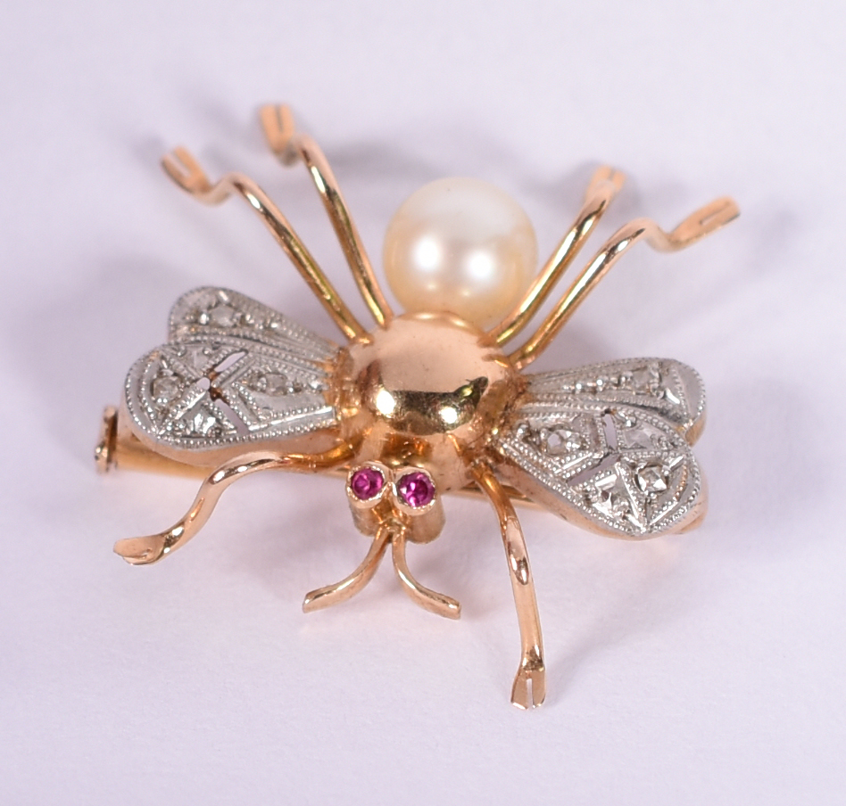 Broche em forma de abelha de ouro amerelo com brilhante e pérola (... - foto 1 de 3