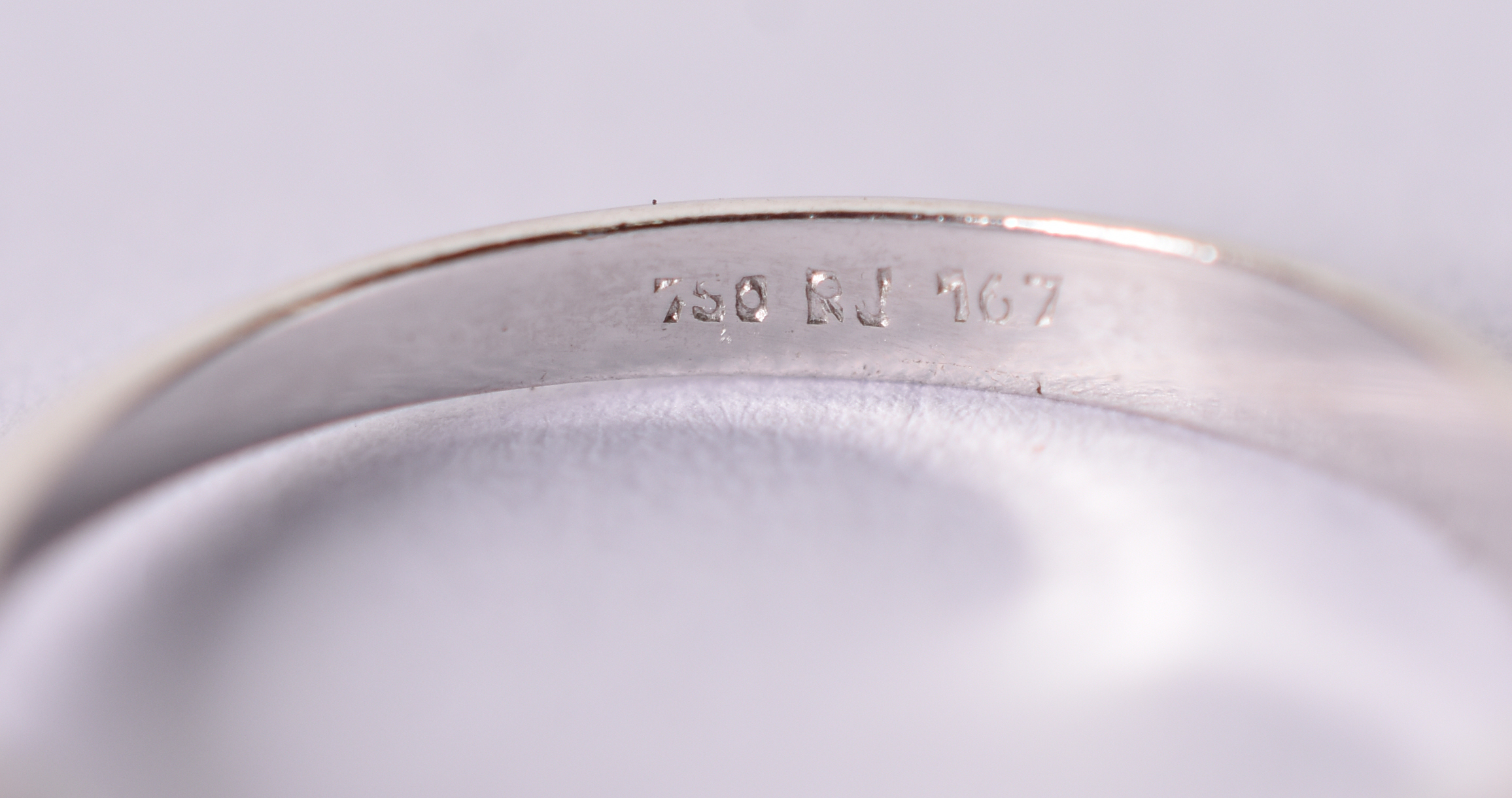 Solitário de ouro branco com 1 brilhante de 0,5 ct. Aro 16 ( Por... - foto 4 de 4