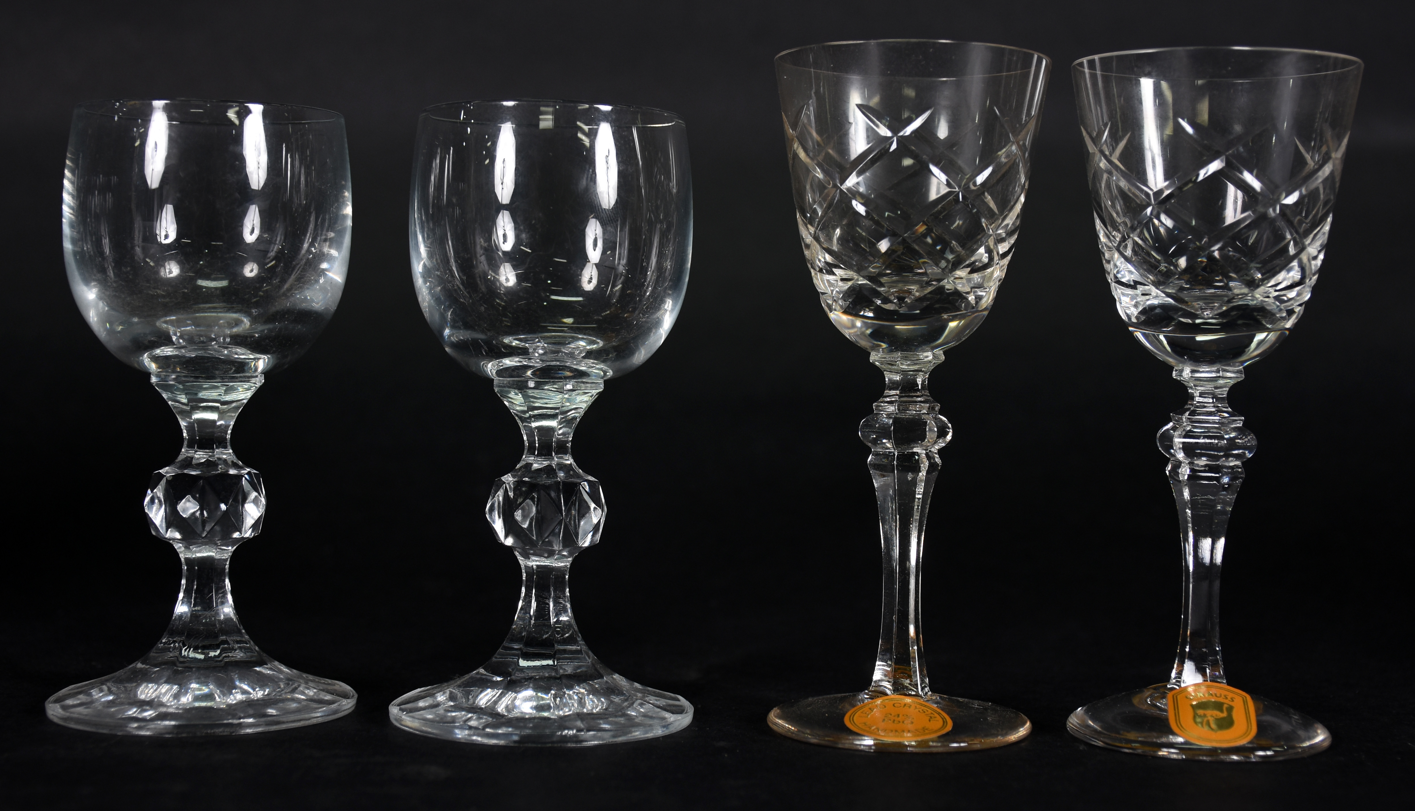 Dois conjuntos de taça de cristal pata licor . Total 5 peças - foto 4 de 5
