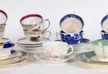Diversa xícaras sendo, 2 para chá de porcelana ... - Diversa xícaras sendo, 2 para chá de porcelana Rosenthal com pires e pratinho, 1 limoges  para chá , 4 inglesas azul pombinho e 6 nacionais ( 1 ...