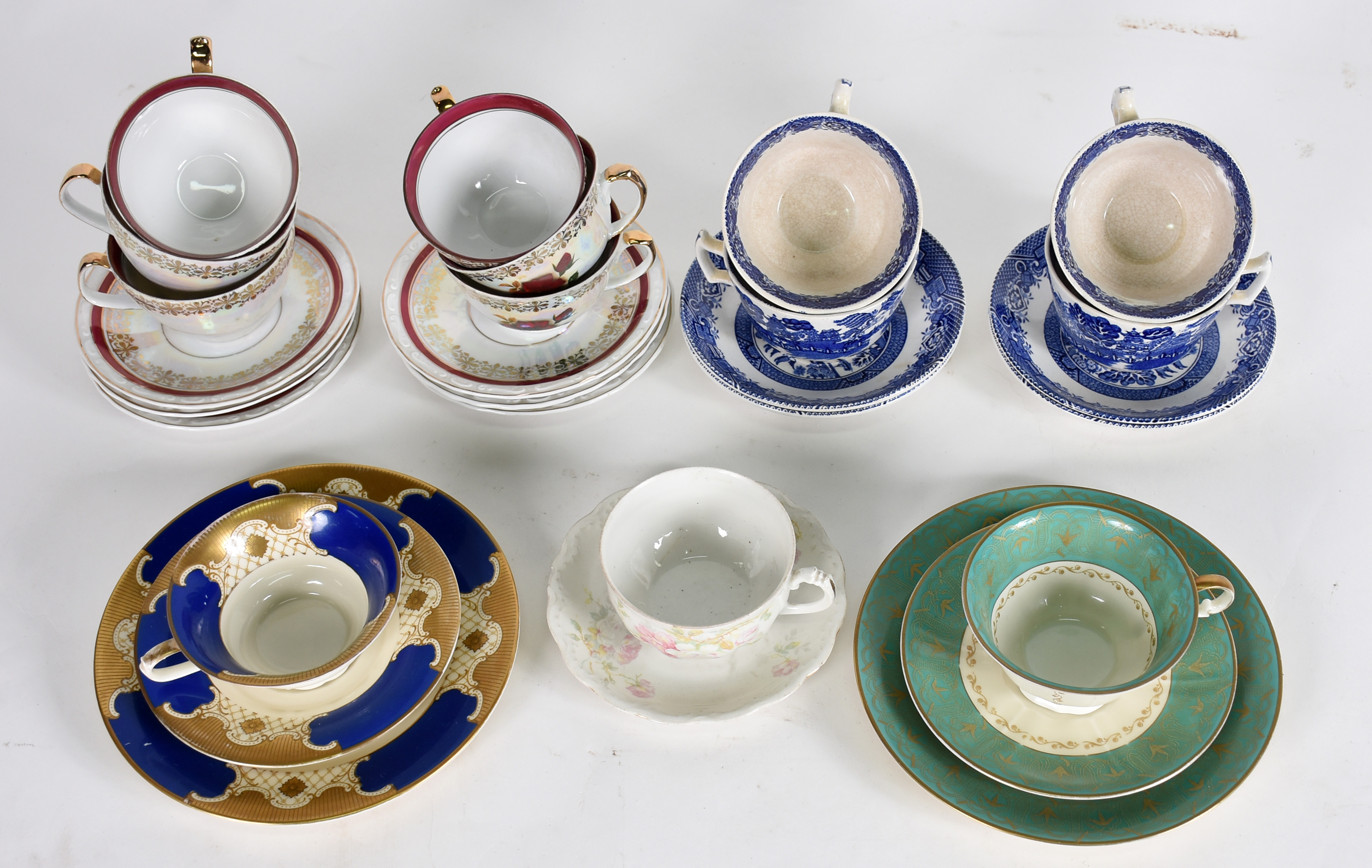Diversa xícaras sendo, 2 para chá de porcelana Rosenthal com pires e... - foto 2 de 4