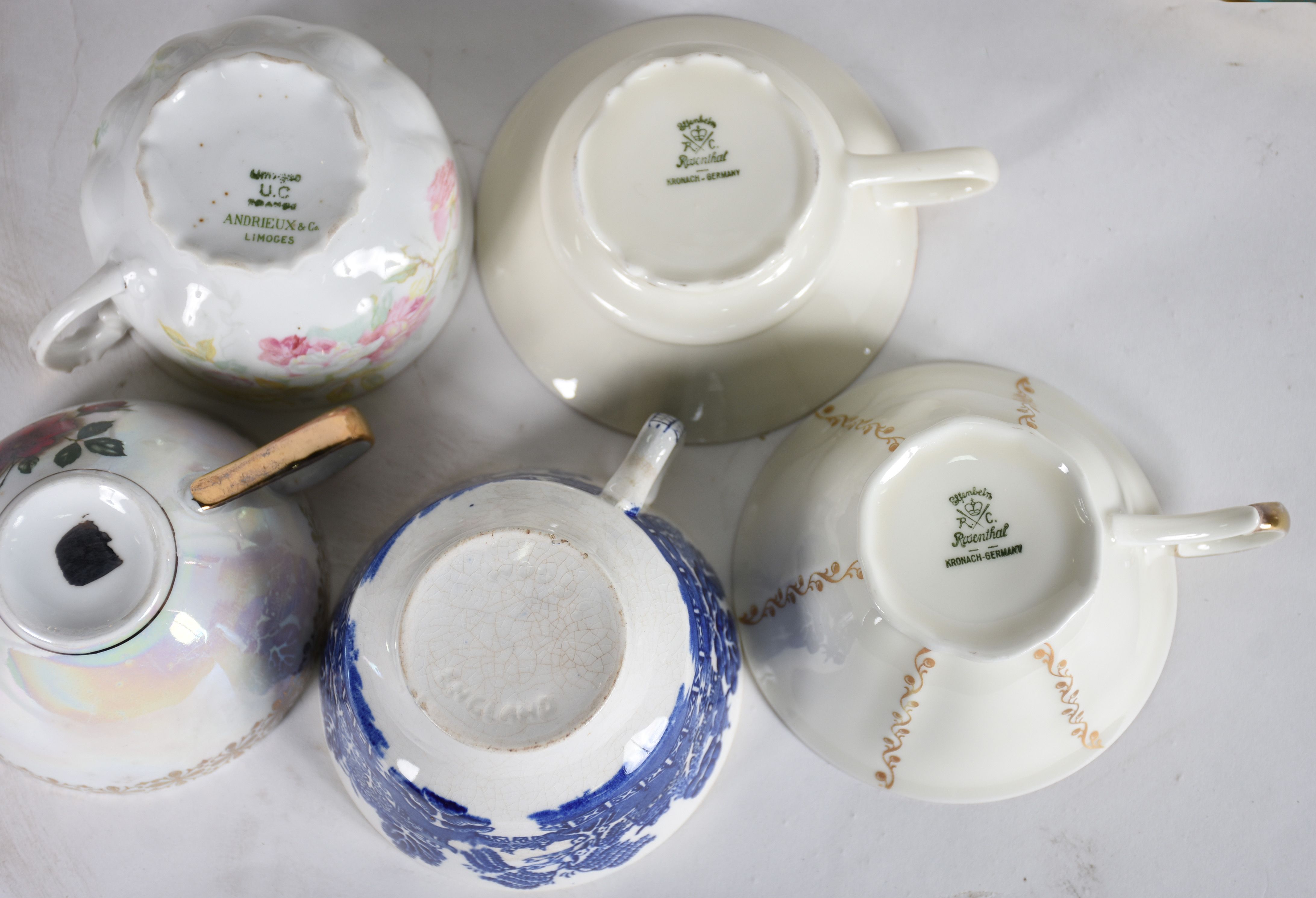 Diversa xícaras sendo, 2 para chá de porcelana Rosenthal com pires e... - foto 3 de 4