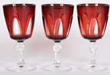 Dois conjuntos de copos coloridos sendo , 5  pa... - Dois conjuntos de copos coloridos sendo , 5  para vinho de double vermelho  Francês e 5 coloridos de murano . Total 10 peças .