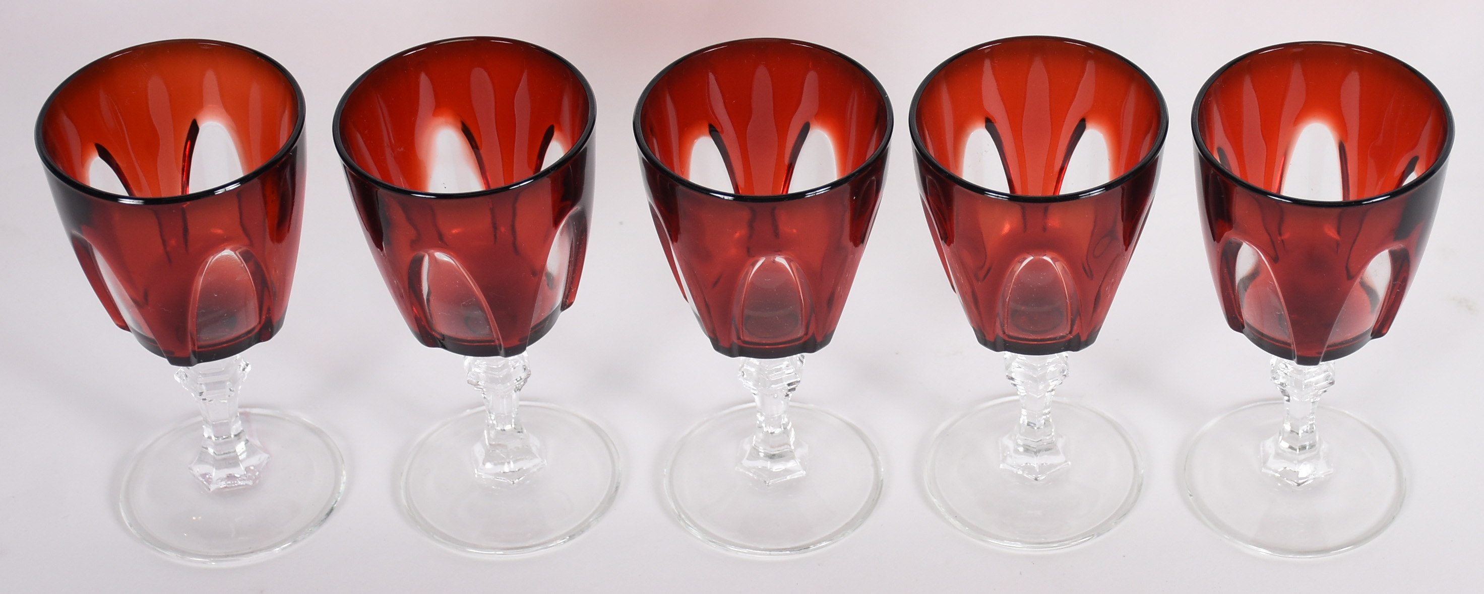 Dois conjuntos de copos coloridos sendo , 5 para vinho de double... - foto 3 de 6