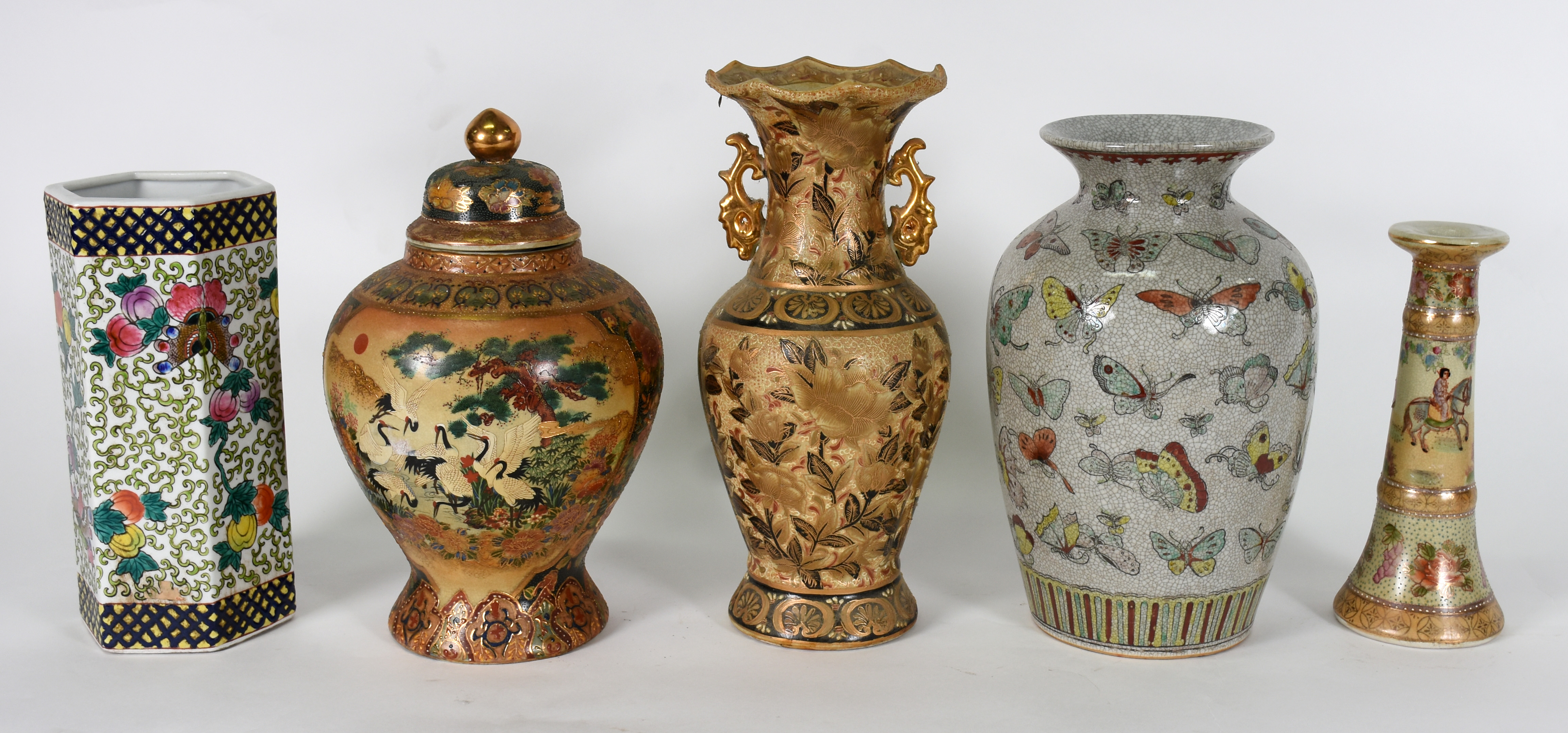 Cinco peças de porcelana oriental diversas . - foto 1 de 3