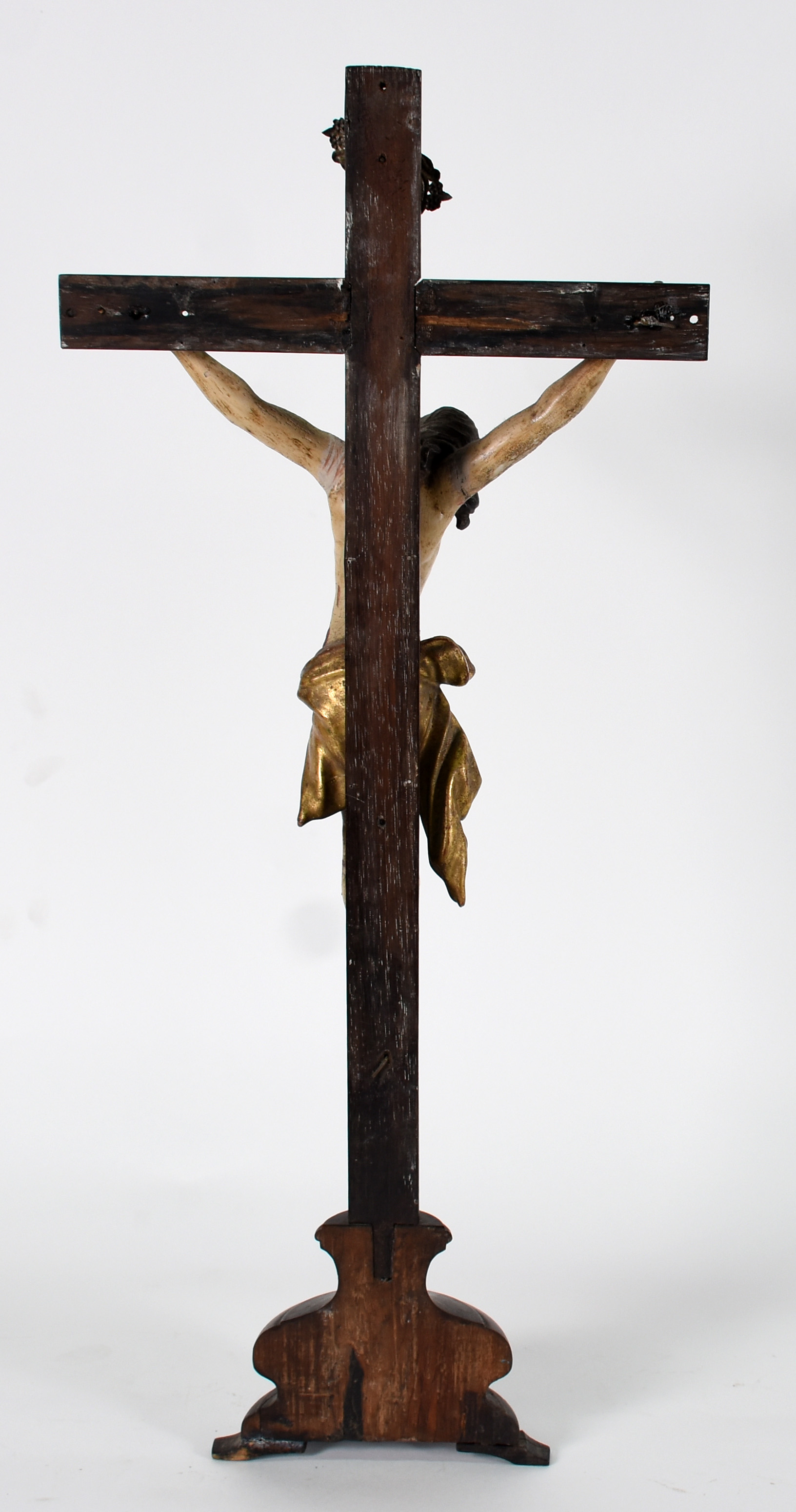 Crucifixo de madeira com figura de Cristo ricamente entalhada e... - foto 3 de 3