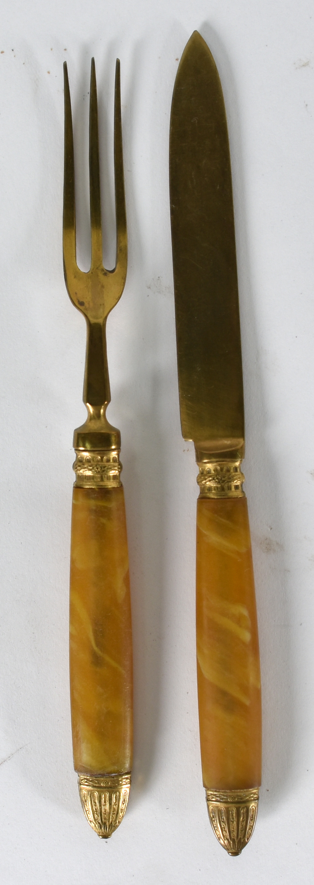 Antigo Conjunto com 16 facas e 16 garfos para frutas de metal dourado... - foto 2 de 2