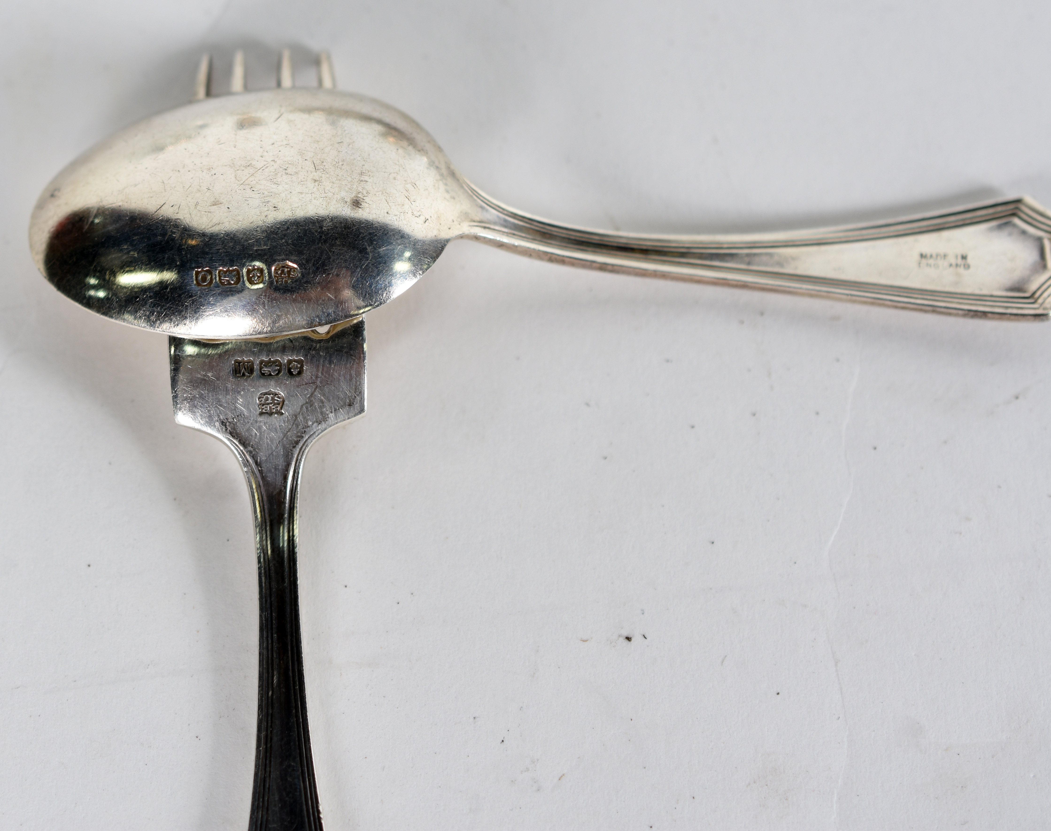 Seis peças diversas de prata sendo , tinteiro de cristal com tampa de... - foto 2 de 9