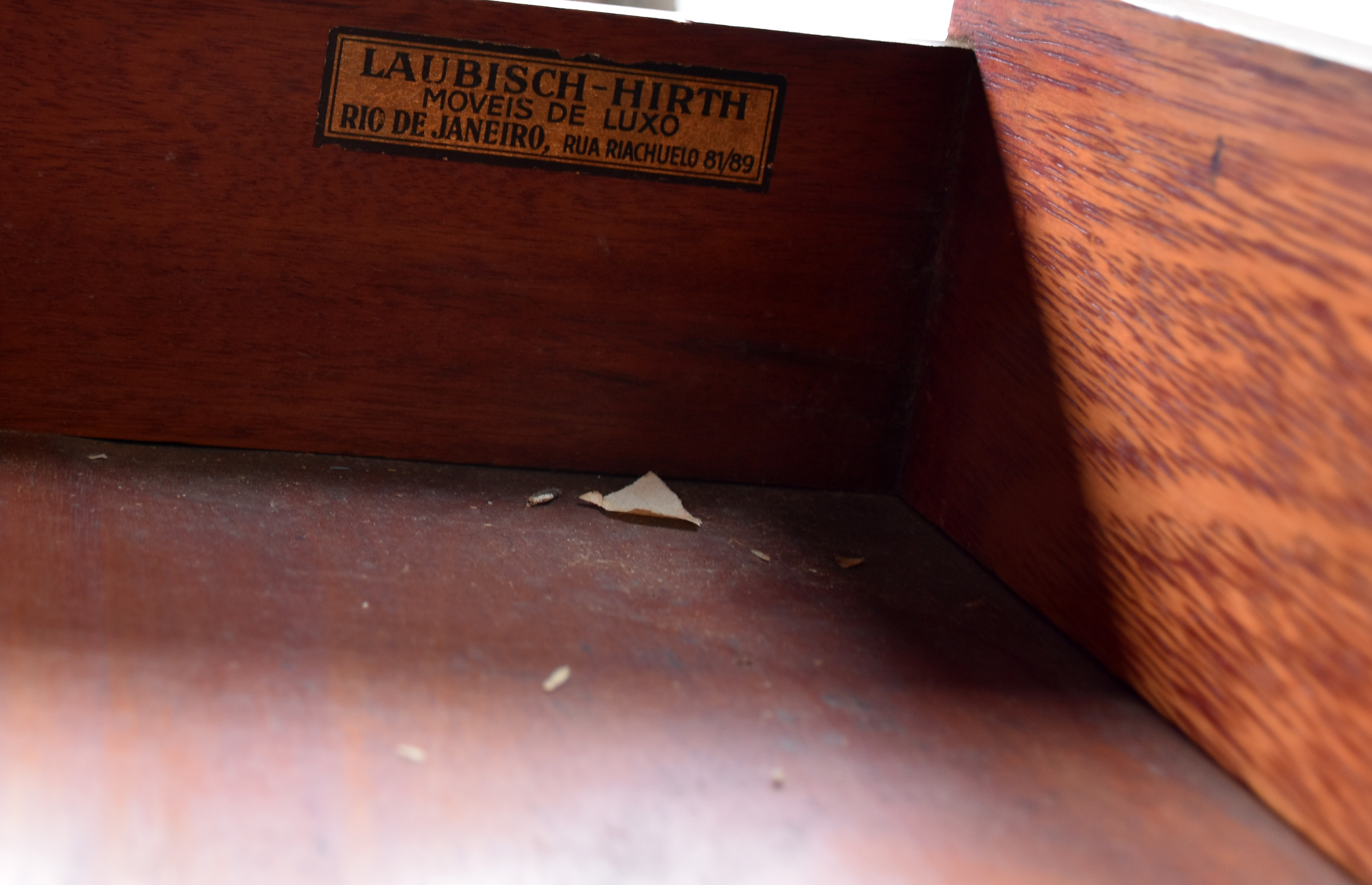 Laubisch Hirth - Mesa de madeira nobre, pernas torneadas ligadas por... - foto 3 de 3
