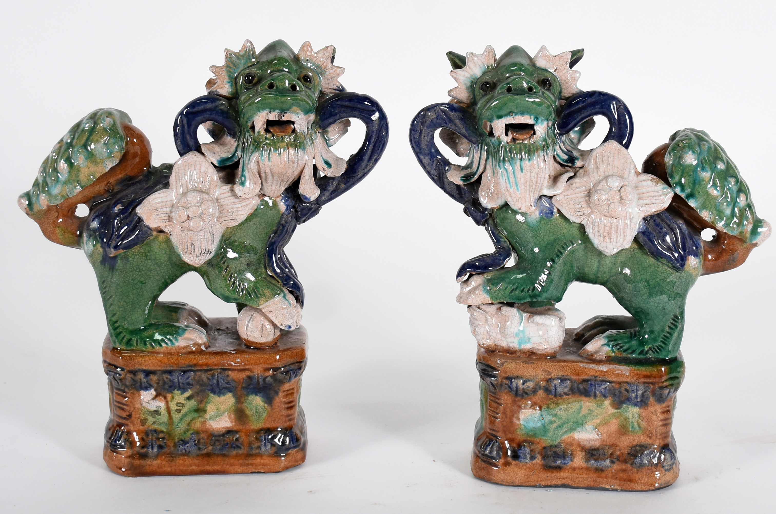 Par de cães de fó de porcelana oriental .( 1 orelha quebrada) - foto 1 de 4
