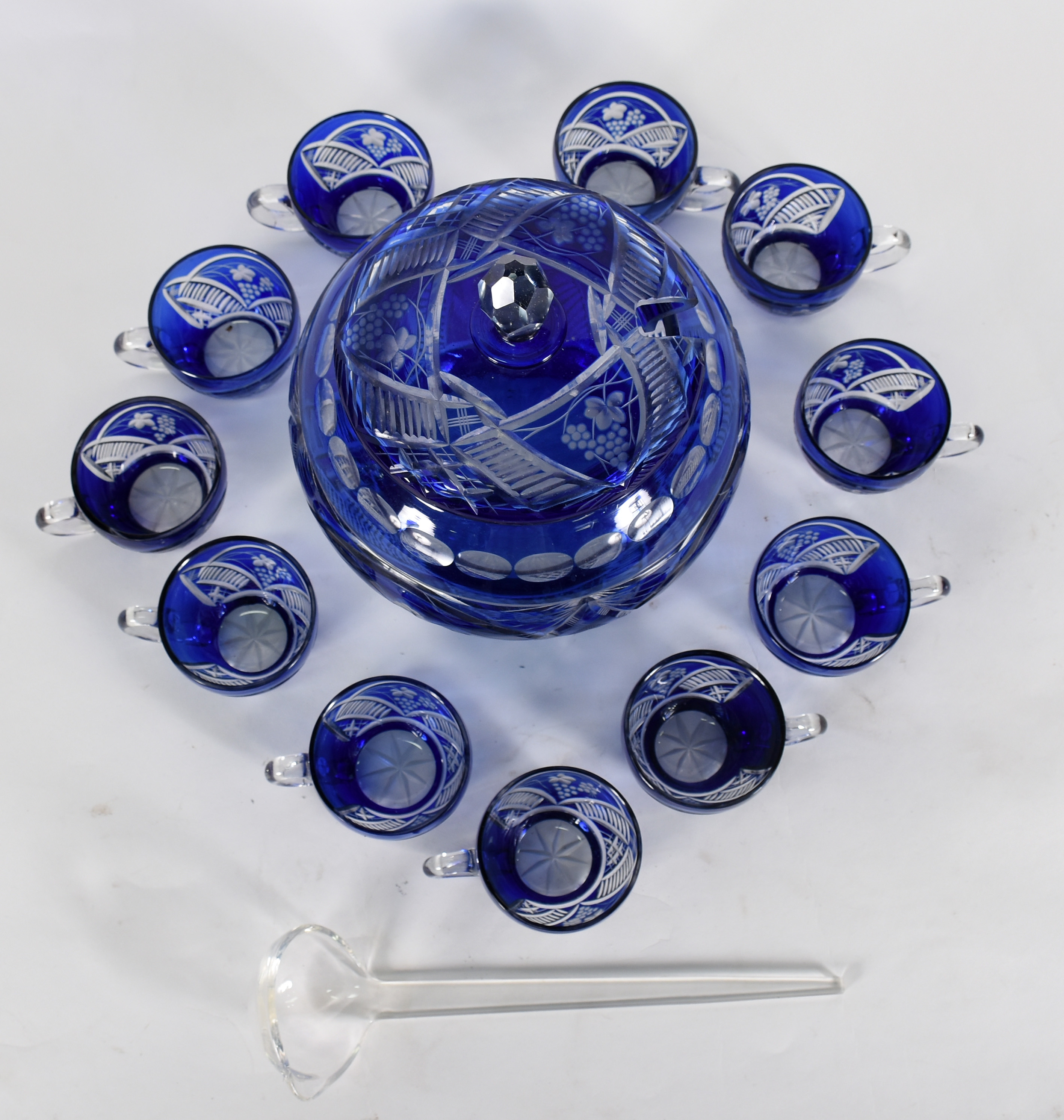 Poncheira de cristal azul double lapidado com 11 canecas . - foto 2 de 2