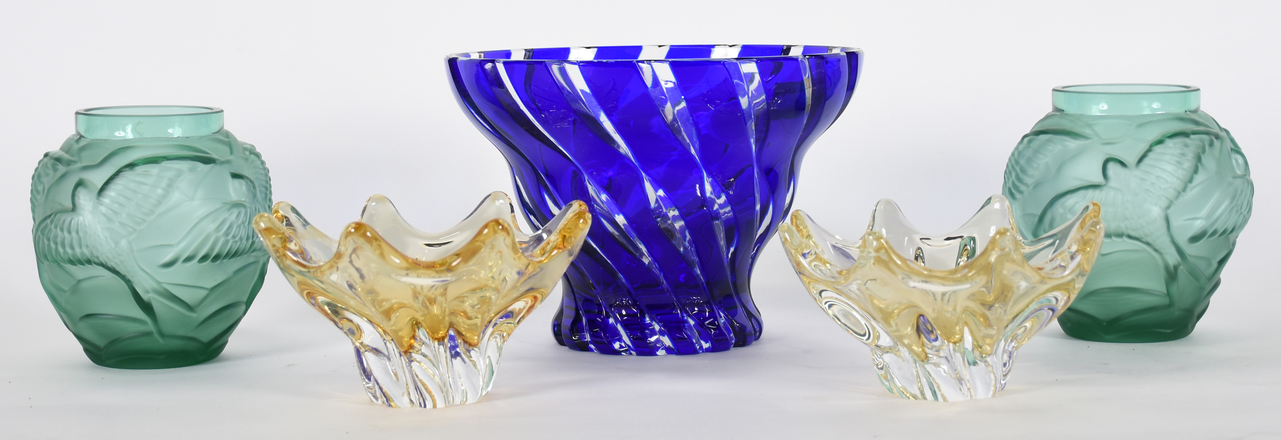 Cinco peças de cristal , sendo, bowl double azul lapidado , 2... - foto 2 de 2