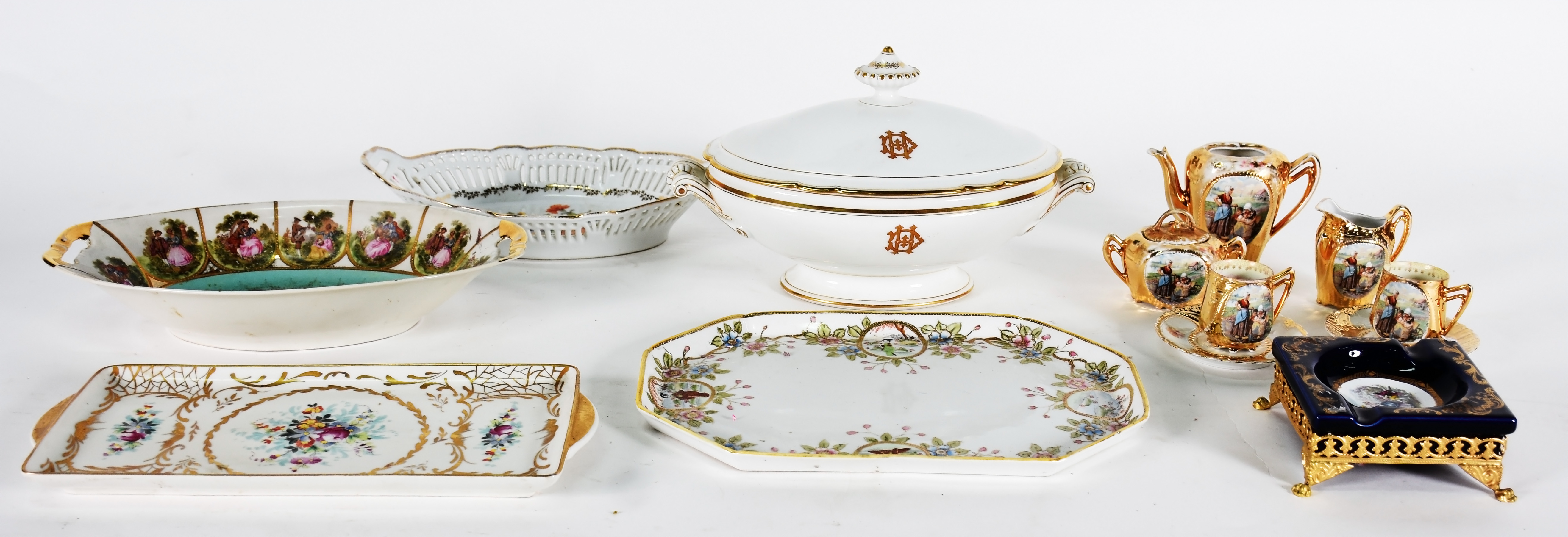 Diversas peças de porcelana , sendo, sopeira ; tête à tête com 7... - foto 2 de 5
