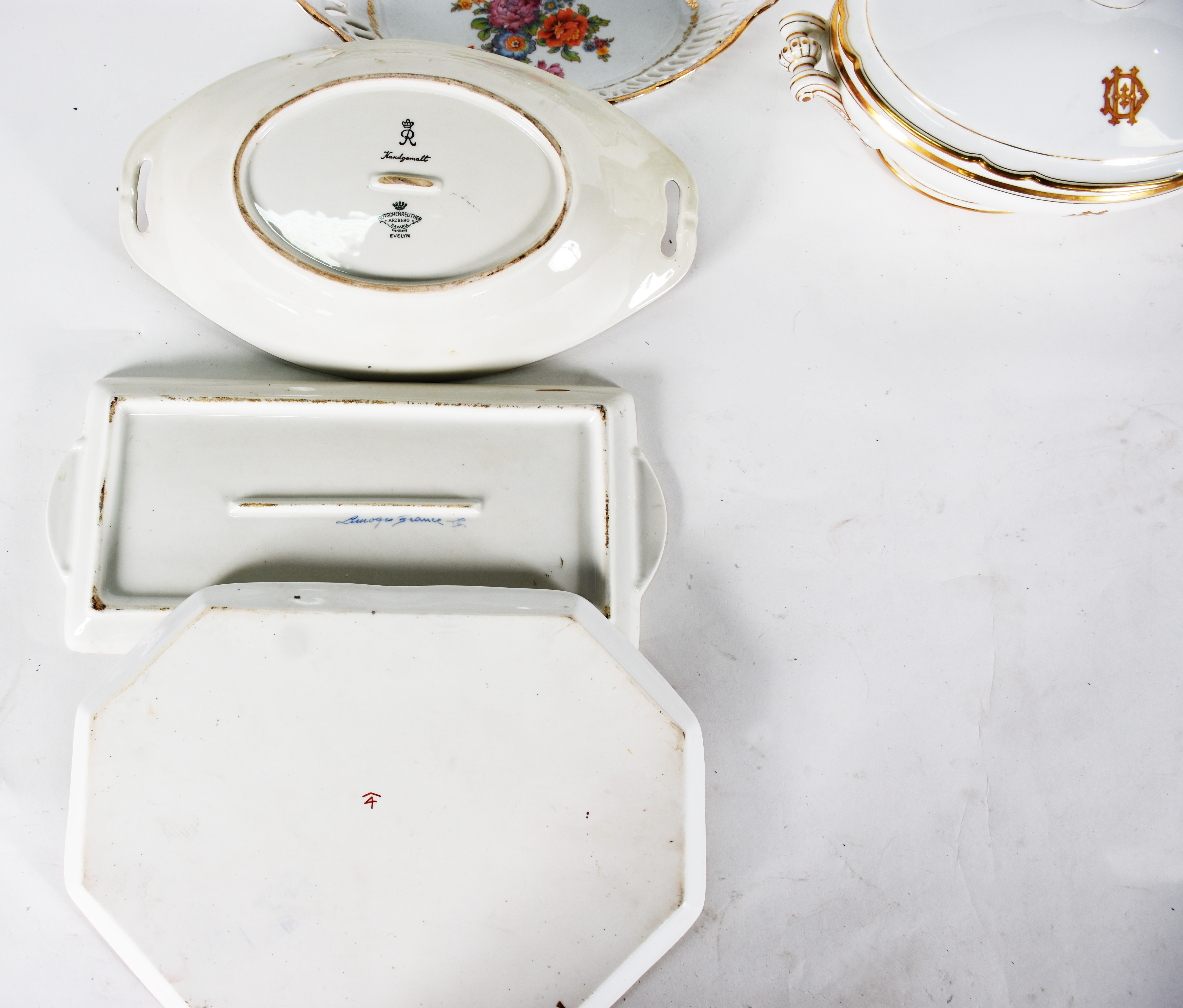 Diversas peças de porcelana , sendo, sopeira ; tête à tête com 7... - foto 3 de 5