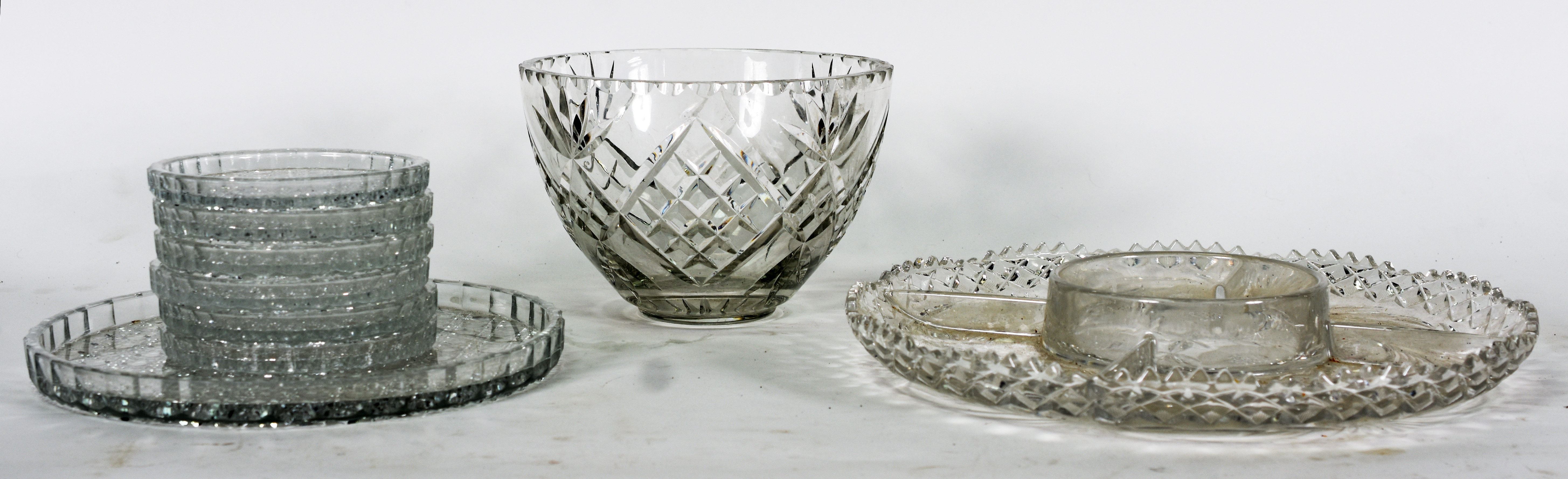 Diversas peças de demi cristal , sendo , porta petiscos ; prato para... - foto 1 de 2