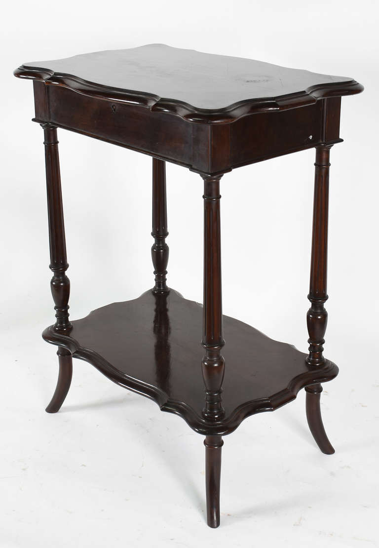 Mesa costureira de madeira nobre , tampo articulado com espelho... - foto 1 de 4