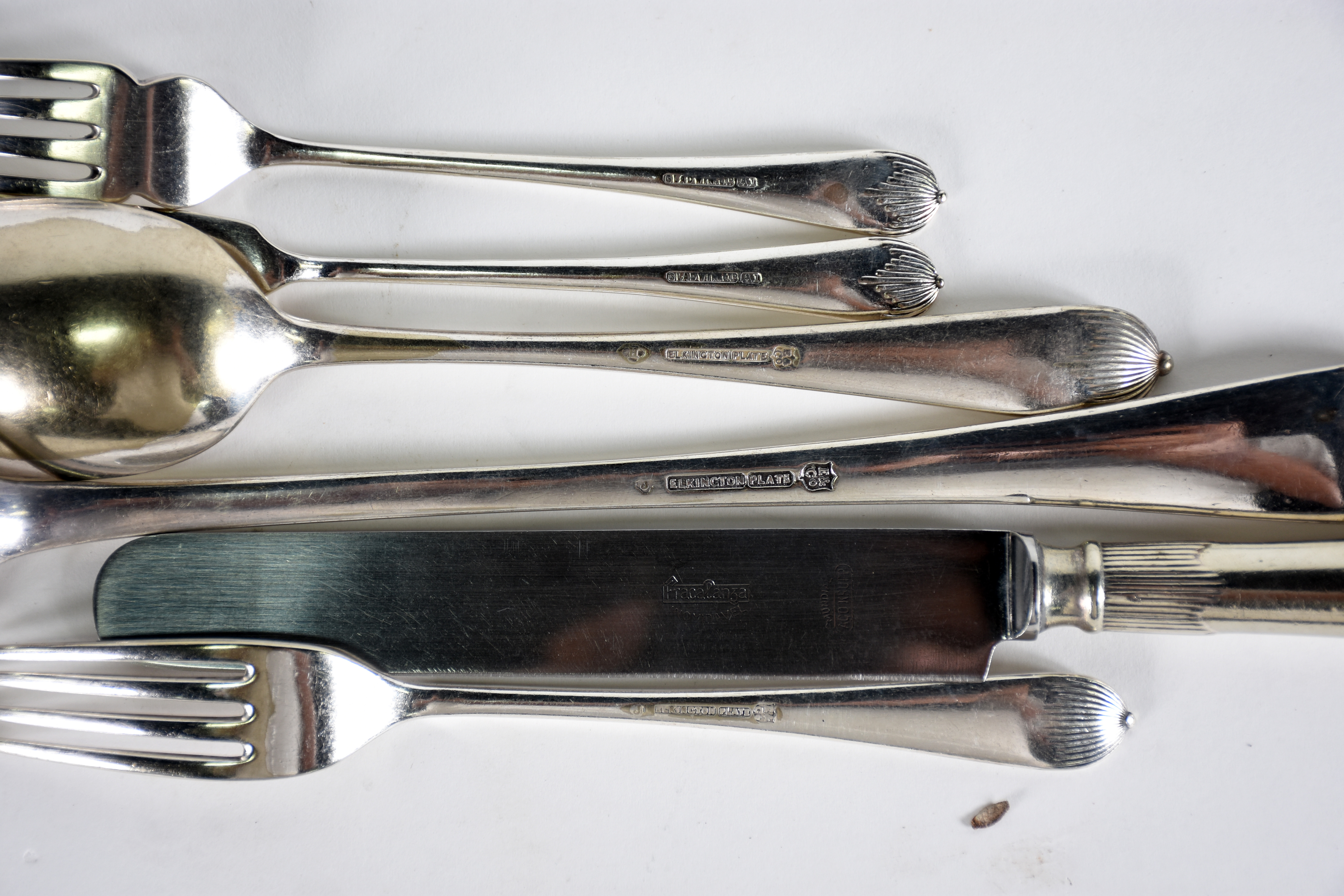 Faqueiro Elkington Plate metal: 19 facas; 17 garfos ; 16 colheres... - foto 3 de 3