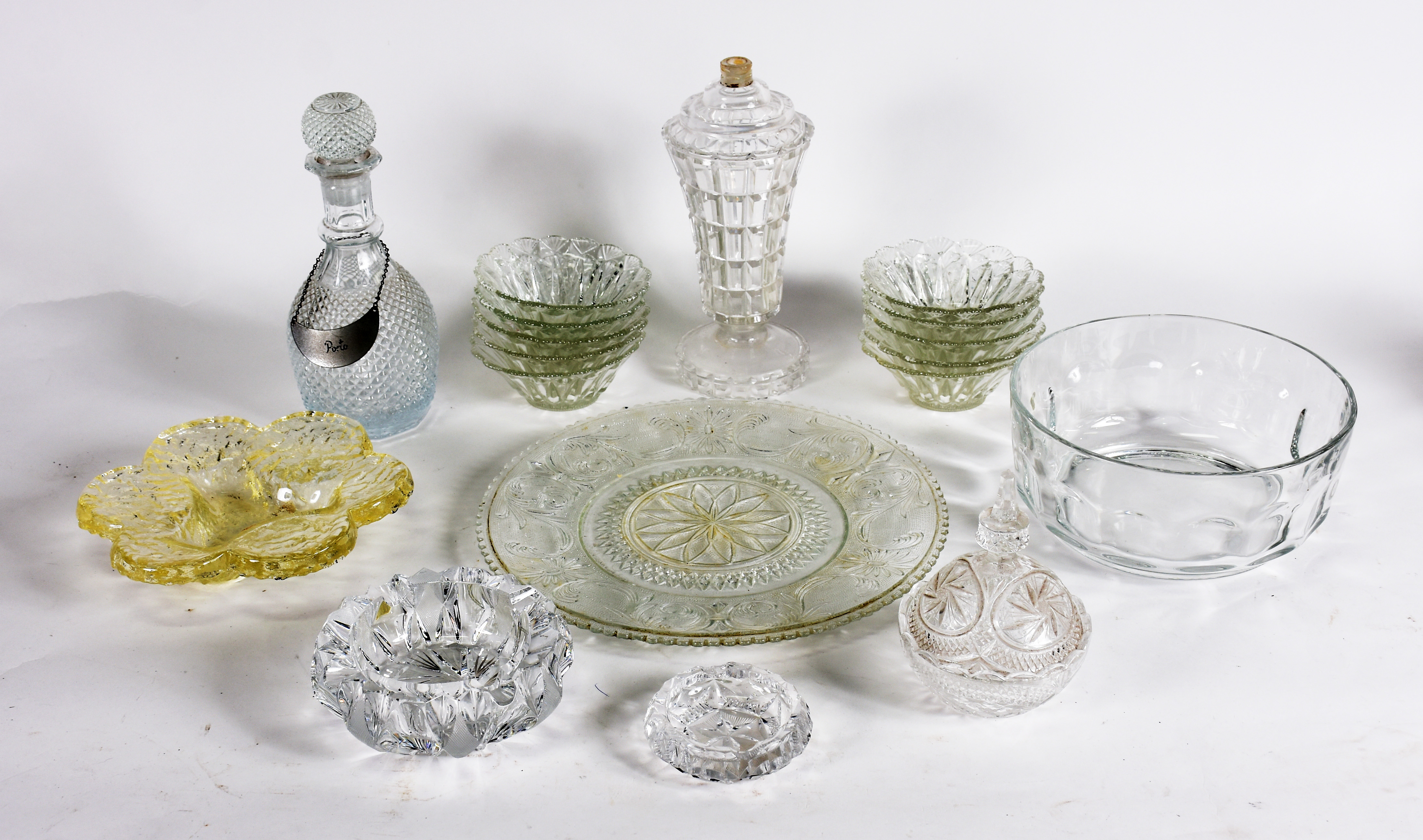 Diversas peças de cristal e vidro, sendo ; 10 bowls , saladeira... - foto 1 de 4