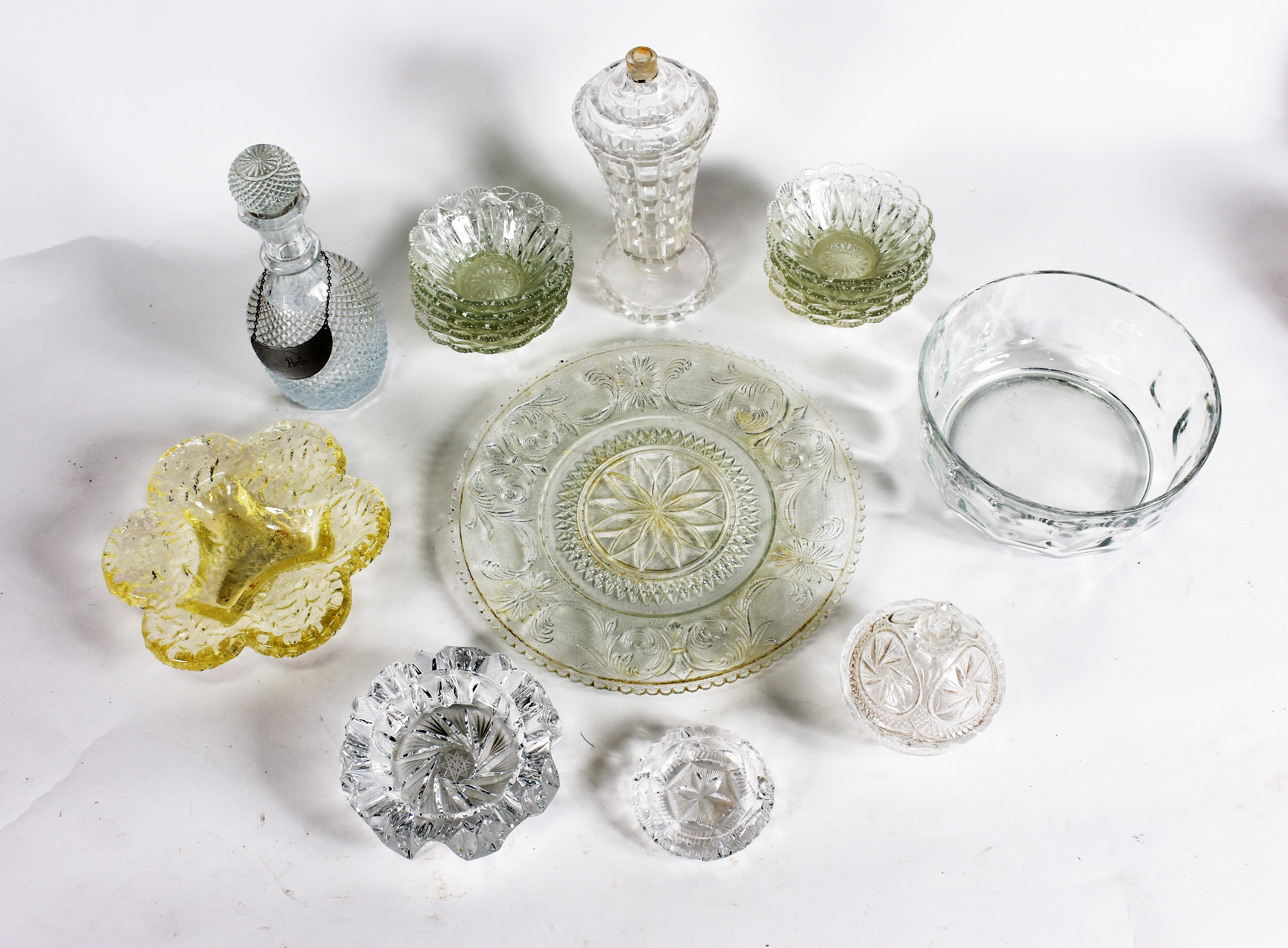 Diversas peças de cristal e vidro, sendo ; 10 bowls , saladeira... - foto 2 de 4