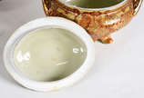 Tres peças de porcelana oriental sendo , sopeir... - Tres peças de porcelana oriental sendo , sopeira com presentoir e fruteira .