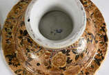 Tres peças de porcelana oriental sendo , sopeir... - Tres peças de porcelana oriental sendo , sopeira com presentoir e fruteira .