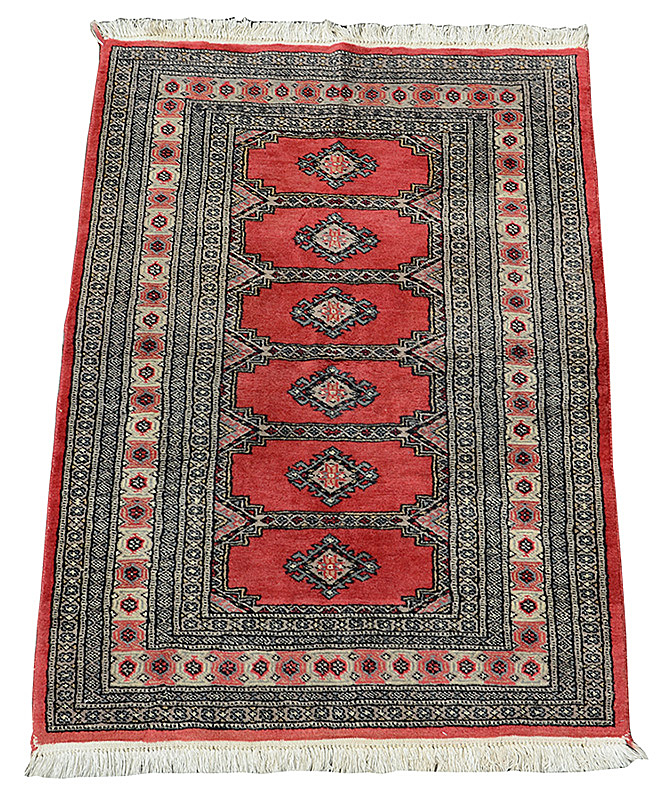 Tapete Pakistan. Medidas 1,38 x 1,00 m.