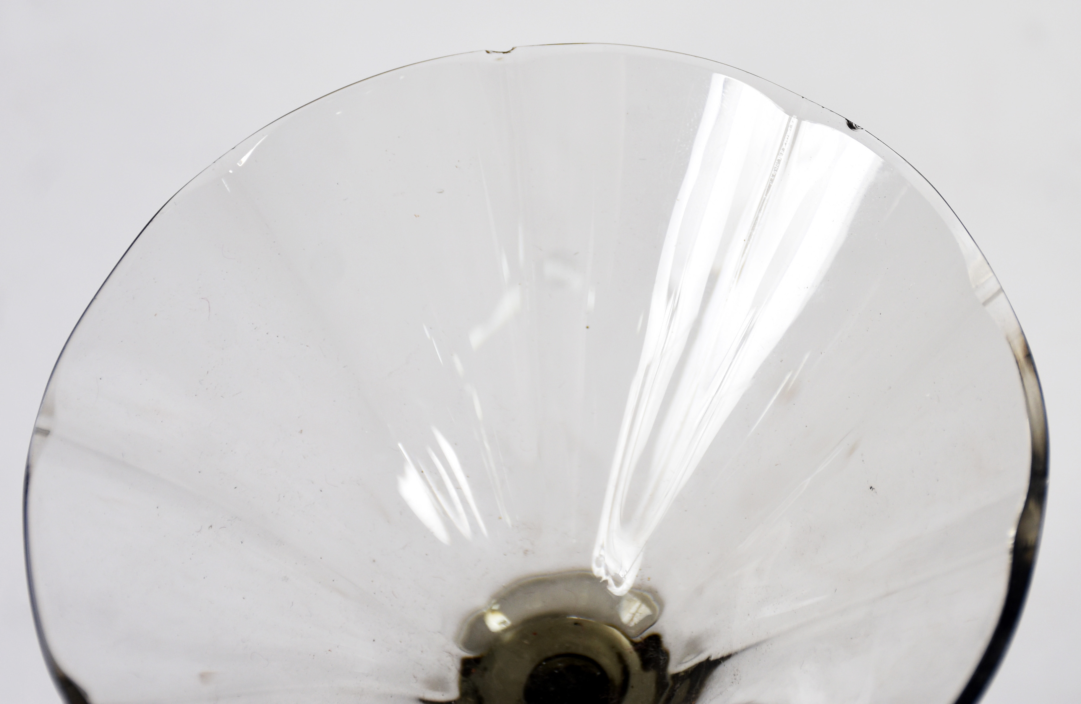 Serviço de cálices de vidro fumê composto de , jarra para água... - foto 2 de 4