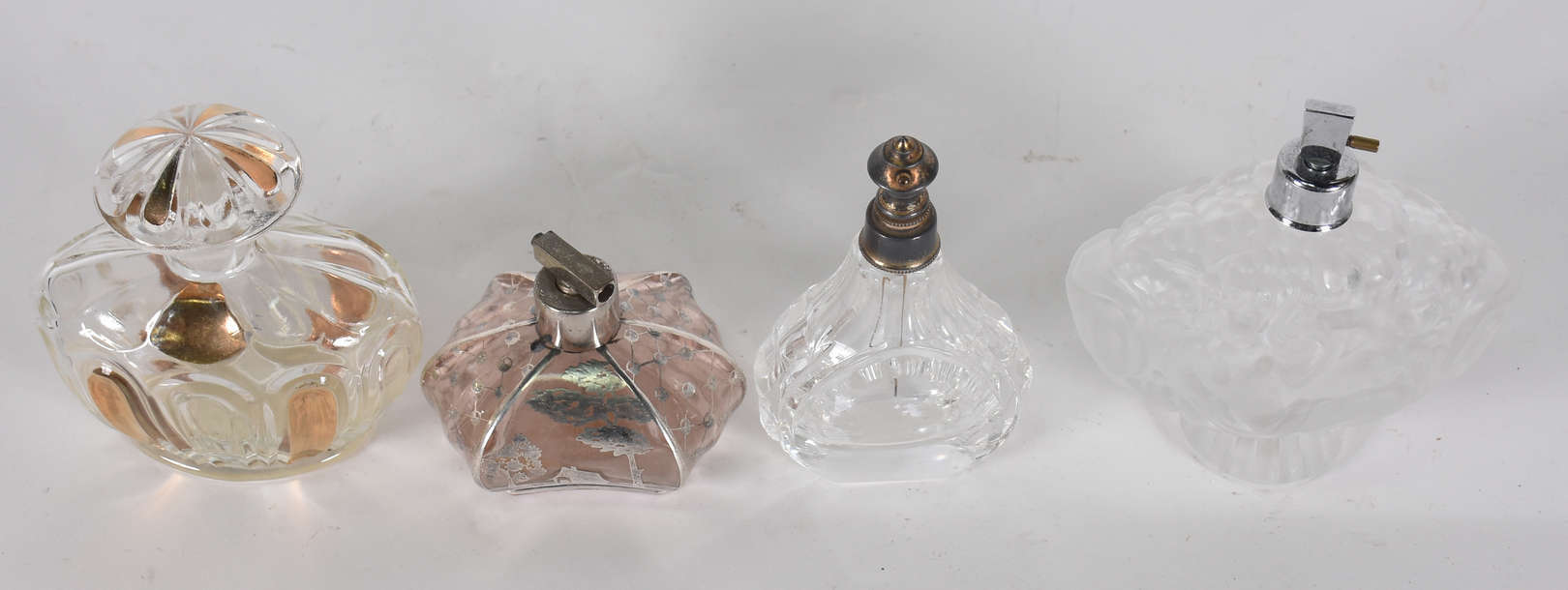 Quatro perfumeiros diversos de vidro e cristal - foto 2 de 3