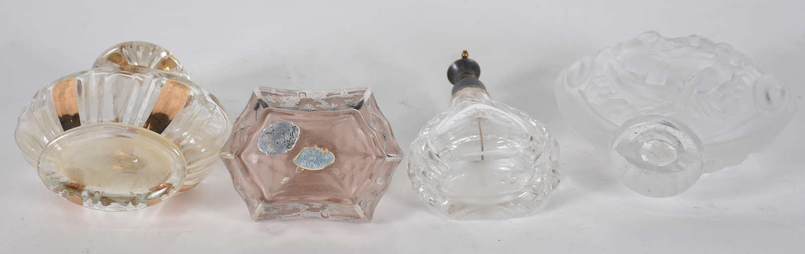 Quatro perfumeiros diversos de vidro e cristal - foto 3 de 3