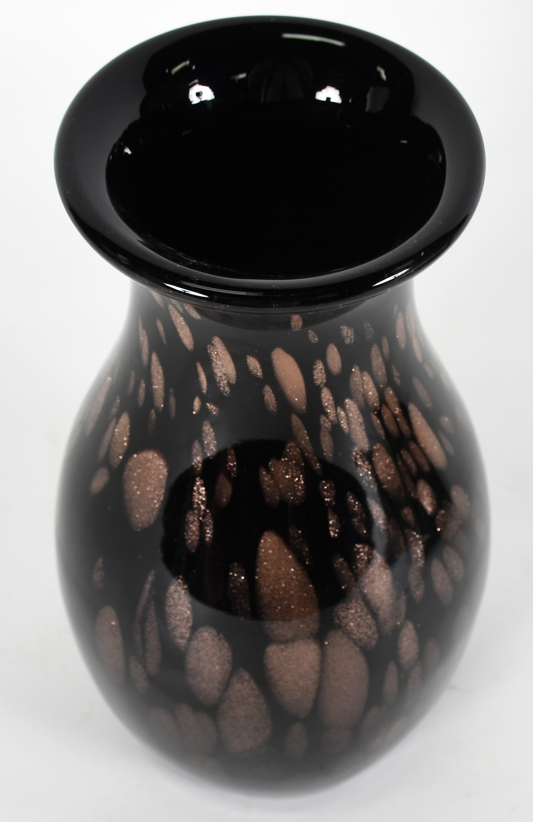 Vaso de Murano preto com pó de cobre - foto 2 de 3