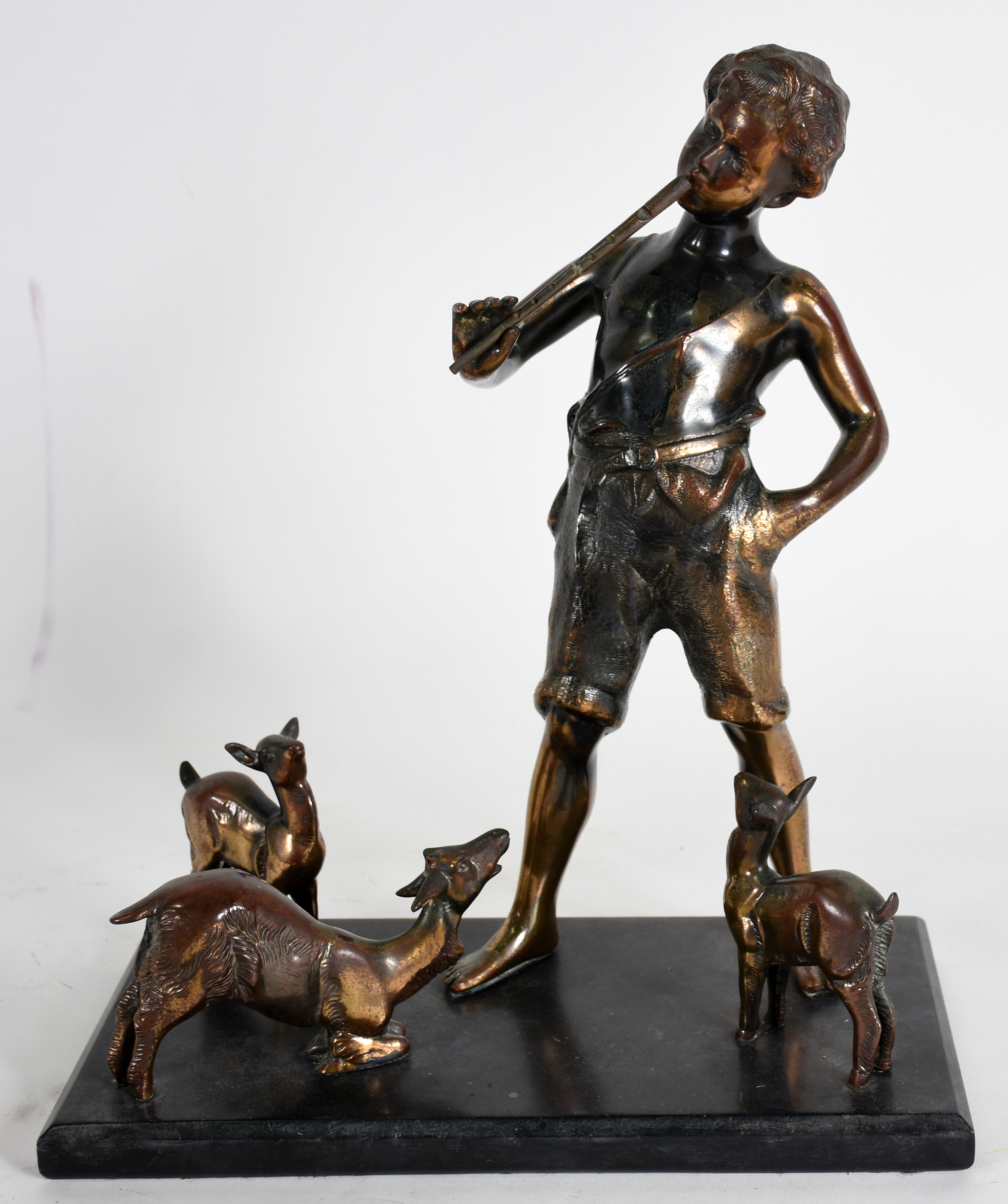 Escultura em Petit bronze representando flautista com carneiros (... - foto 1 de 4