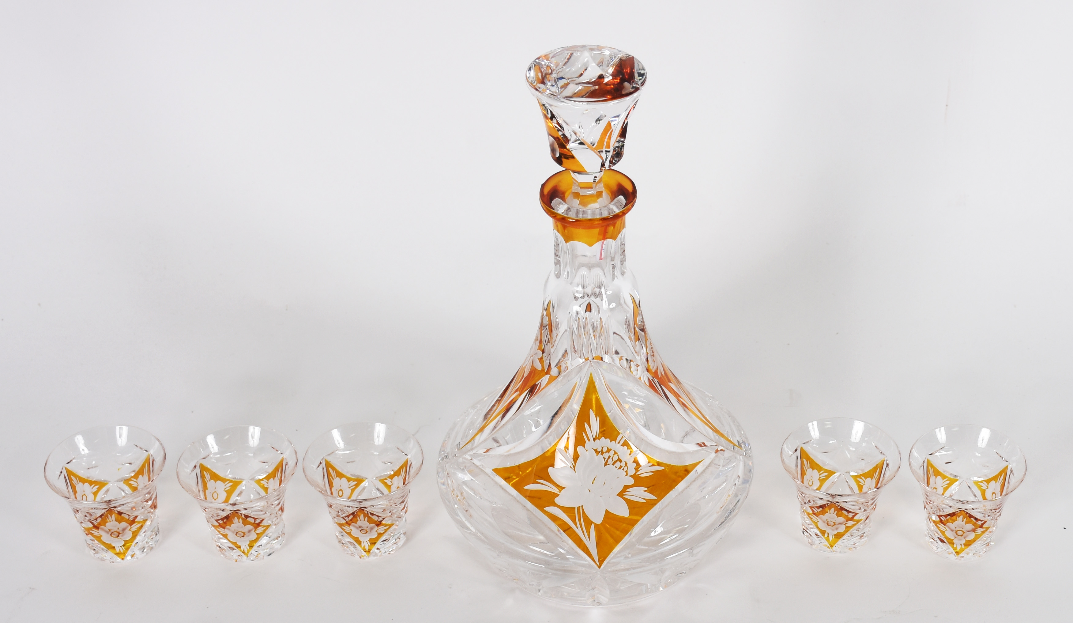 Garrafa de cristal double lapidada na cor âmbar , acompanha 5 cálices... - foto 2 de 3