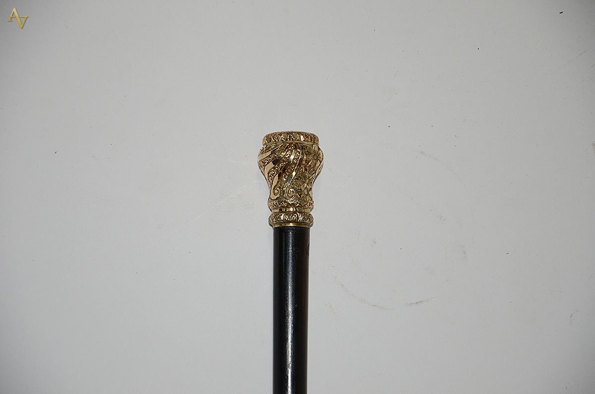 Bengala com castão de metal dourado. - foto 2 de 2