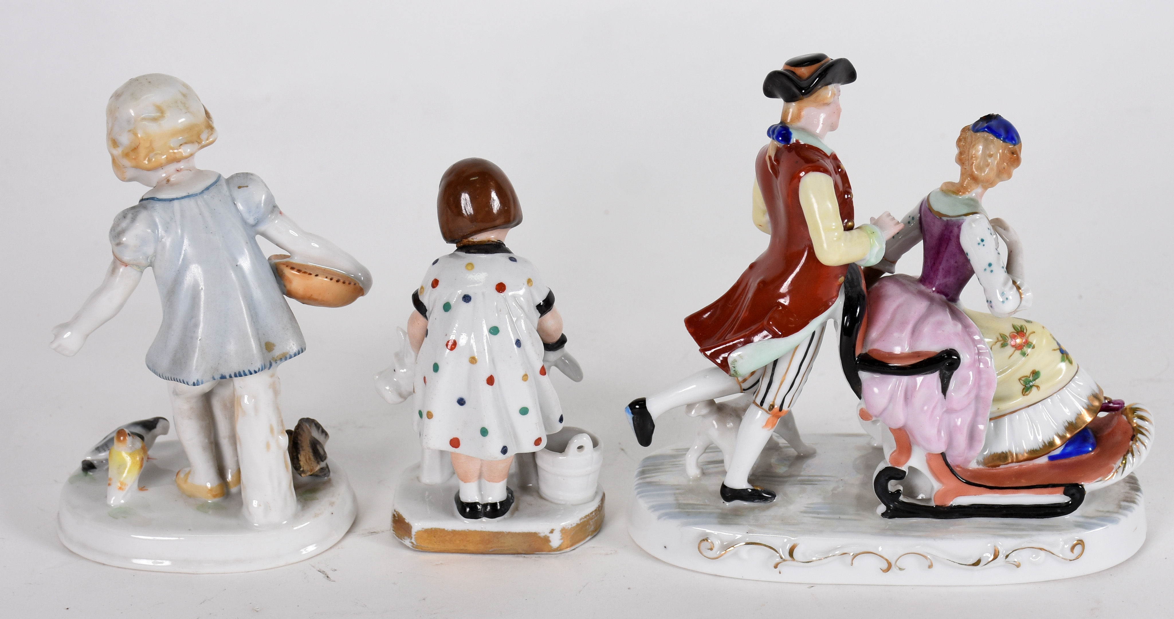 Três grupos escultórios de porcelana japonesa . - foto 4 de 4