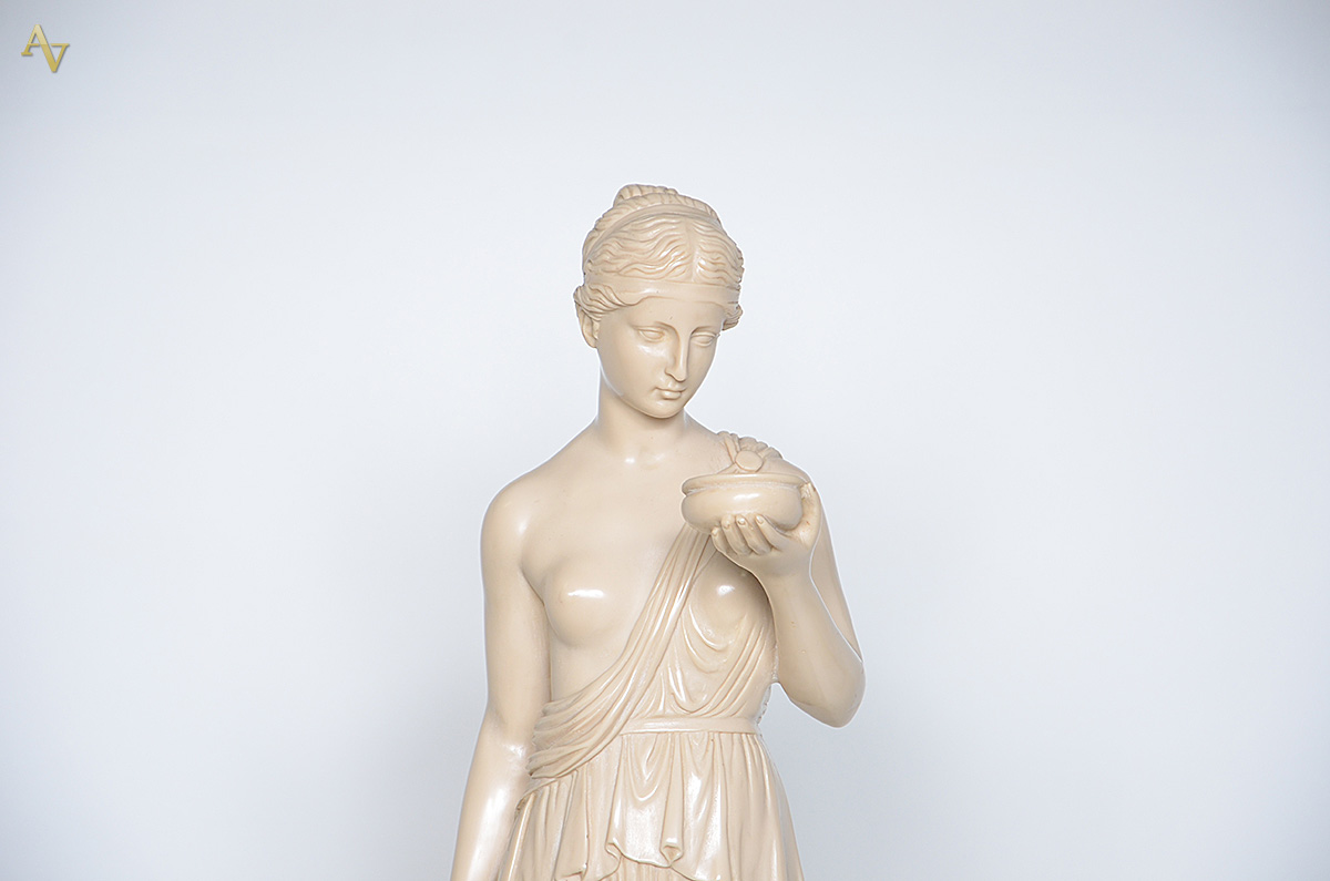 Estatueta em resina representando Aguadeira (altura 65 cm). Acompanha... - foto 2 de 4