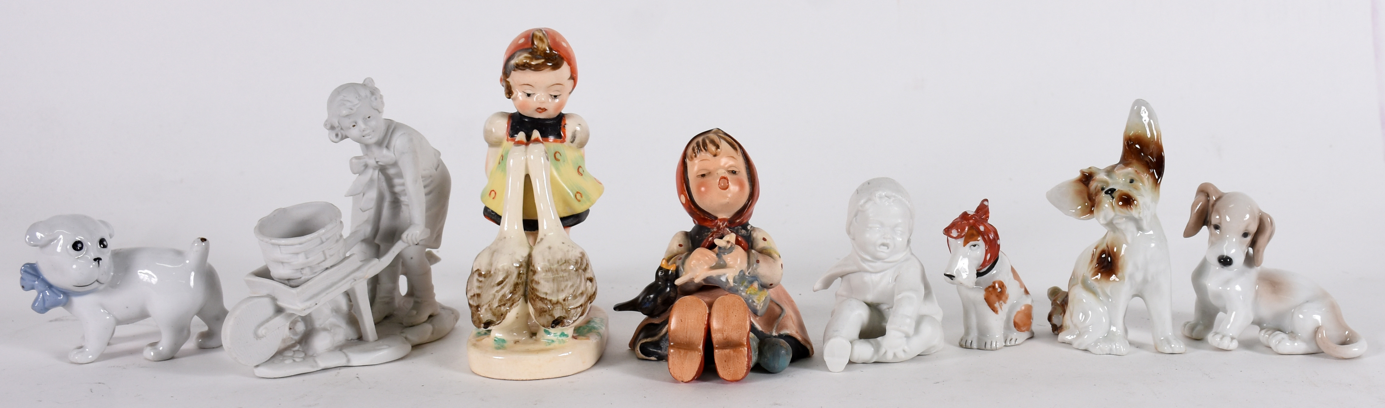 Oito esculturas diversas de porcelana .( medidas de 6 cm à 13 cm ) - foto 1 de 4