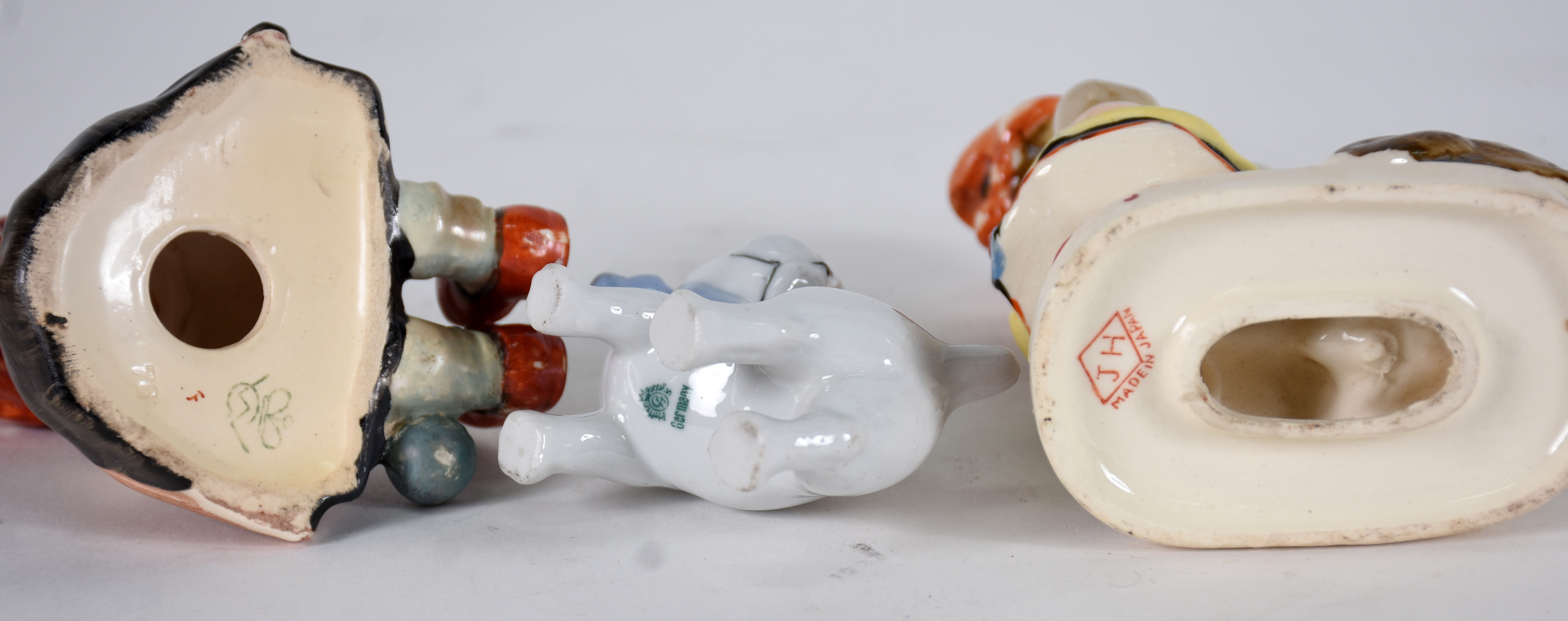 Oito esculturas diversas de porcelana .( medidas de 6 cm à 13 cm ) - foto 3 de 4
