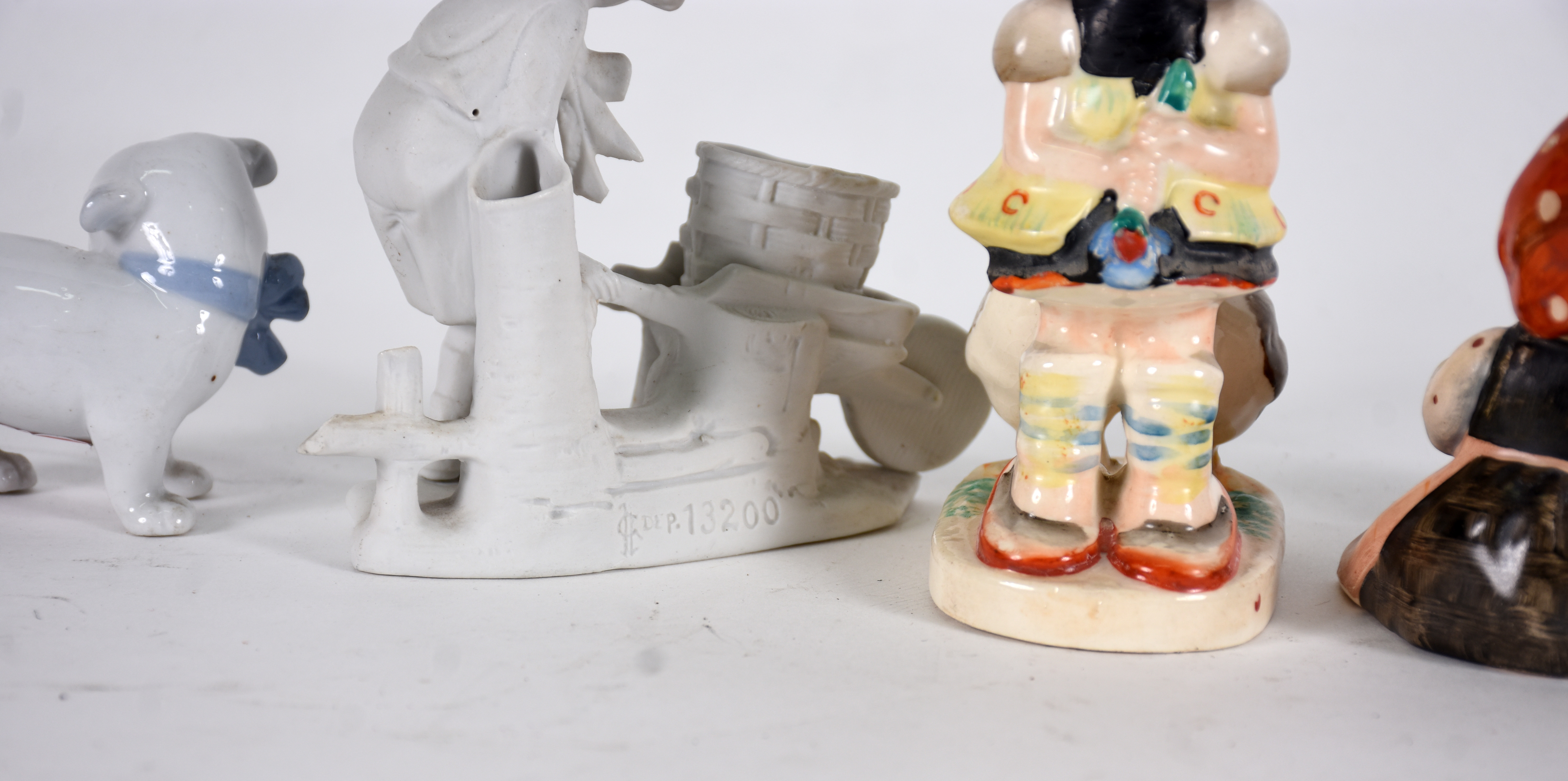 Oito esculturas diversas de porcelana .( medidas de 6 cm à 13 cm ) - foto 4 de 4