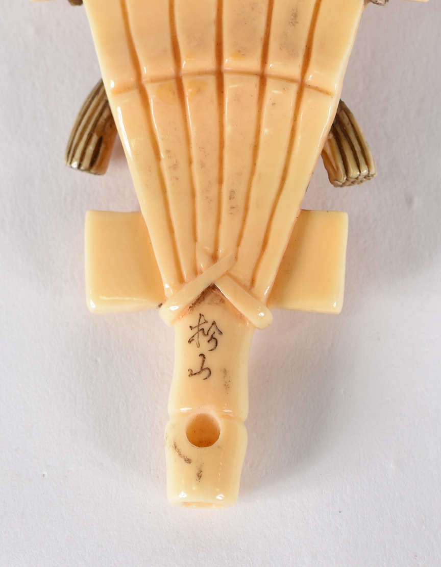 Netsuke de marfim , assinado, cabeça de chinês. - foto 2 de 3