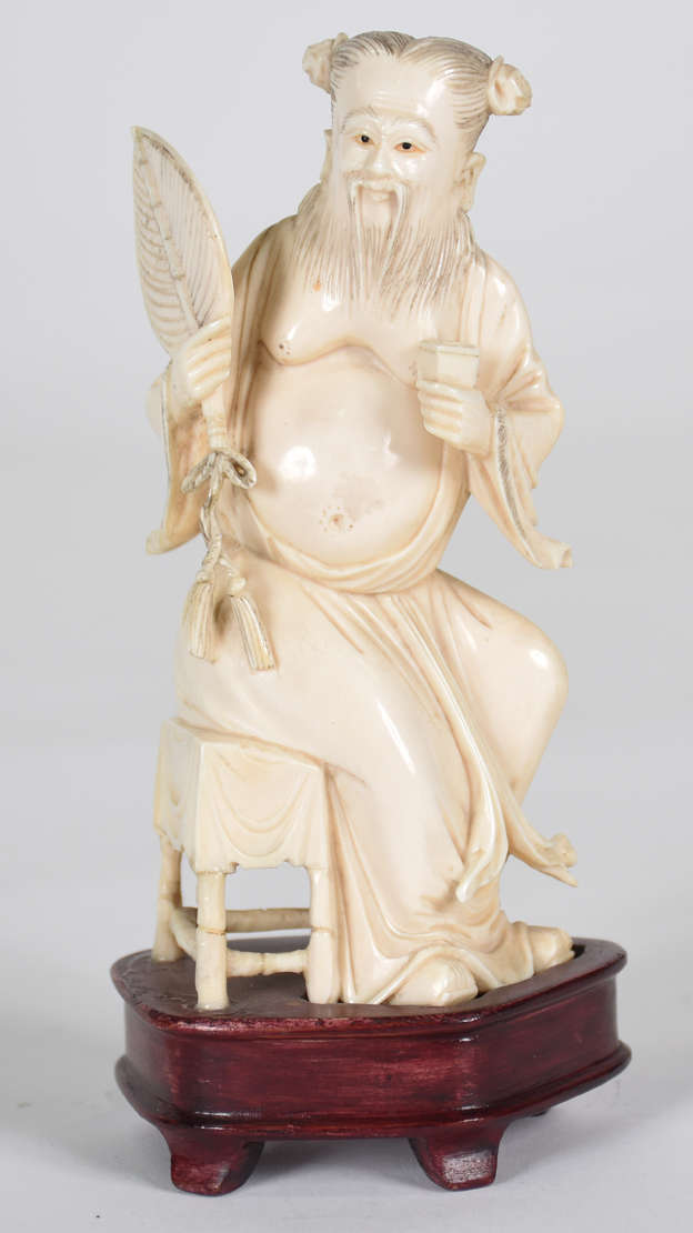 Estatueta de marfim representado velho ( medida total 16 cm A. - foto 1 de 3
