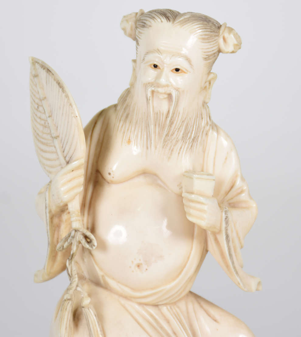 Estatueta de marfim representado velho ( medida total 16 cm A. - foto 2 de 3