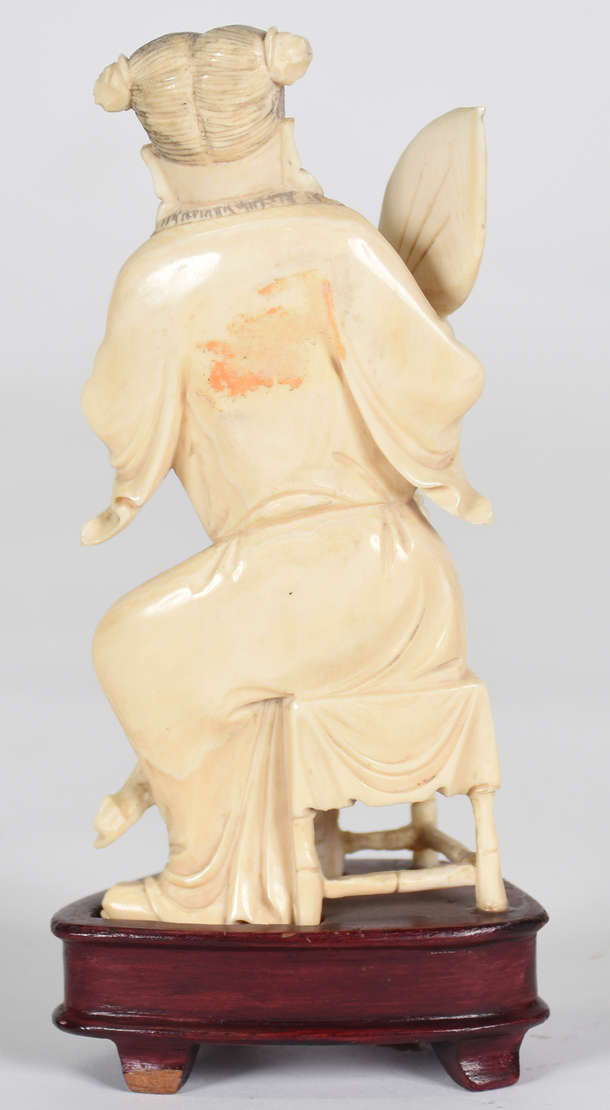 Estatueta de marfim representado velho ( medida total 16 cm A. - foto 3 de 3
