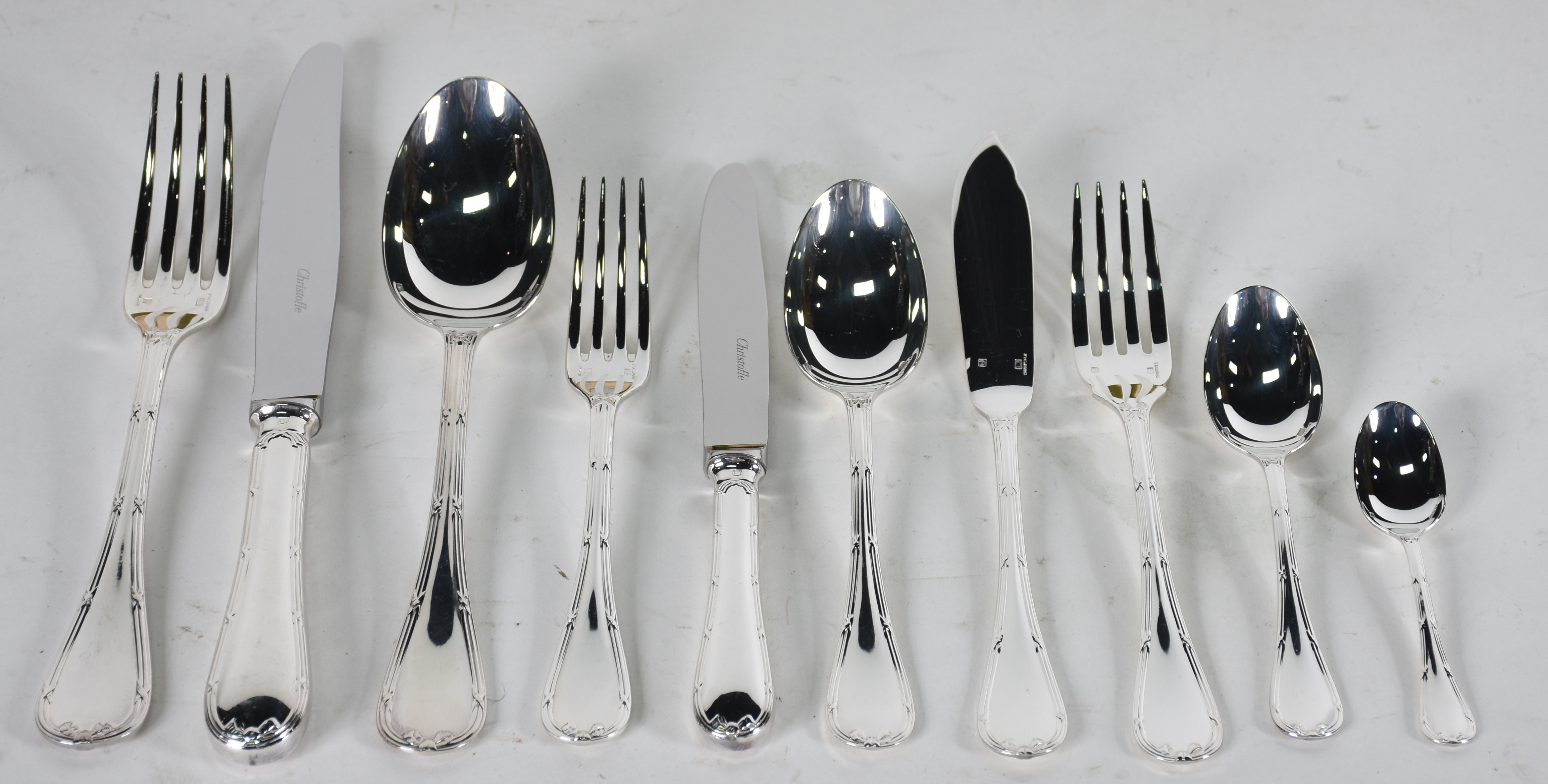 CHRISTOFLE - Faqueiro modelo " Rubans ", prata 90, composto de 12... - foto 2 de 7