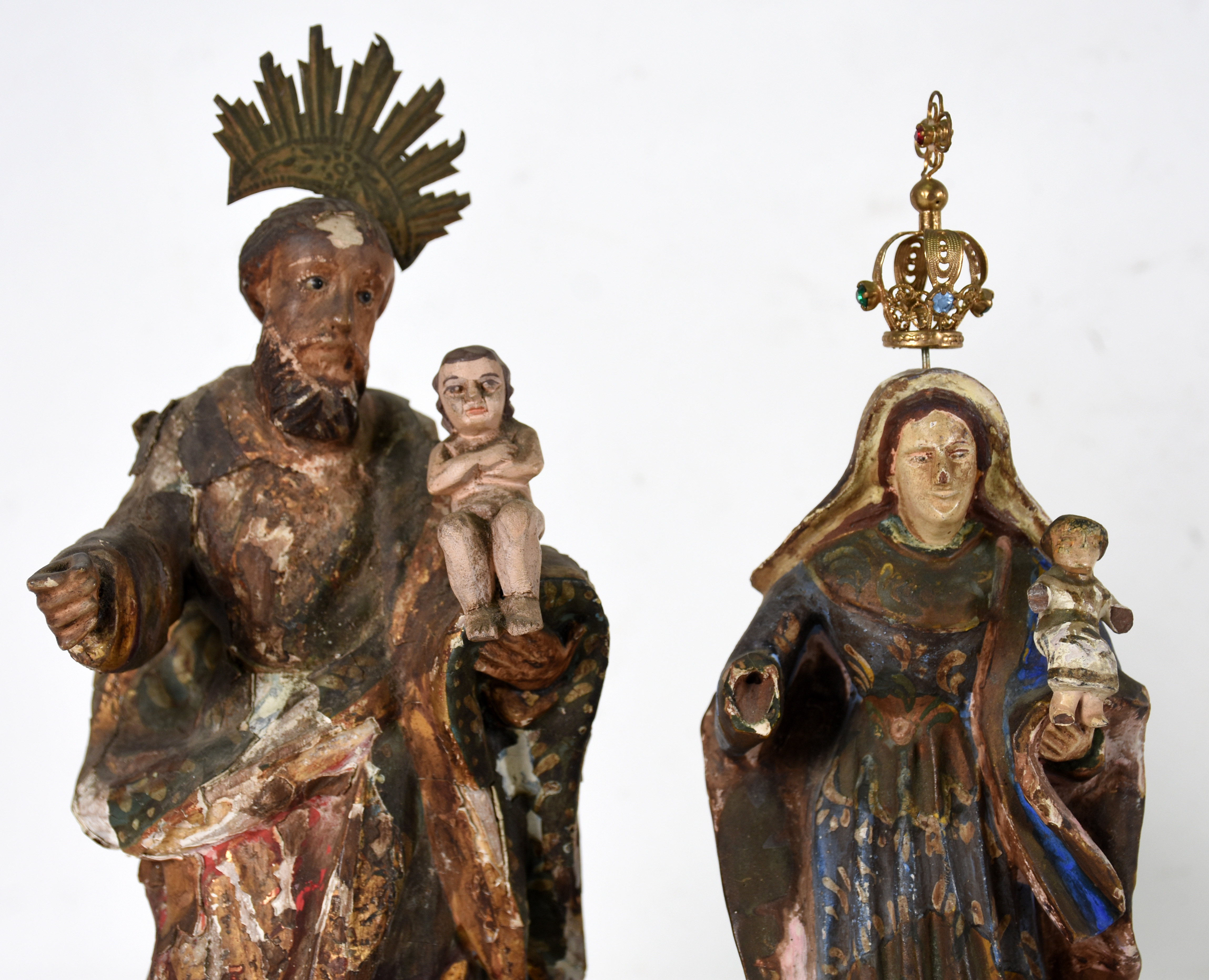 Duas imagens de madeira representando São José e n. Senhora. - foto 3 de 3