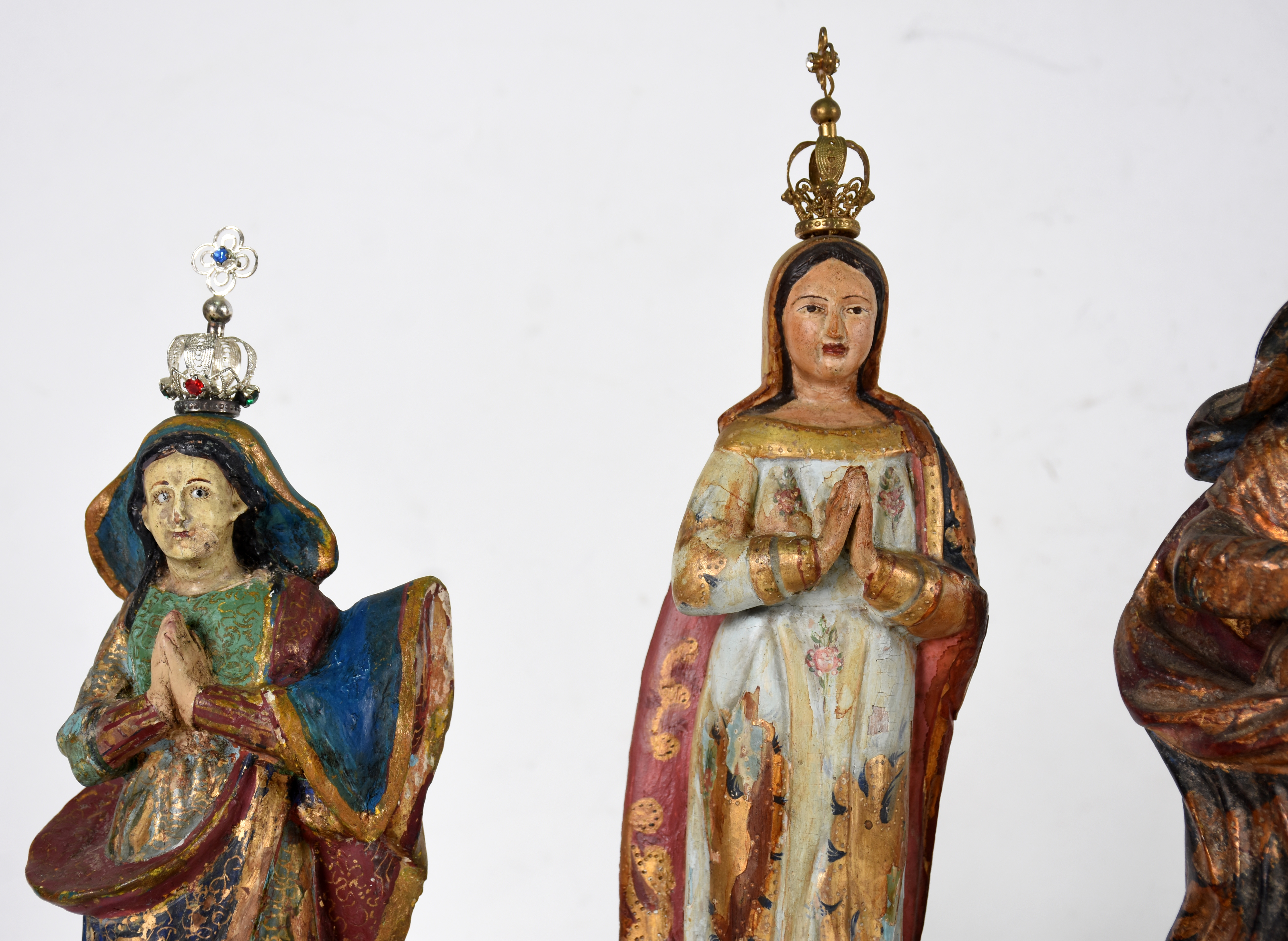 Três imagens de Nossa Senhora de madeira . - foto 2 de 4