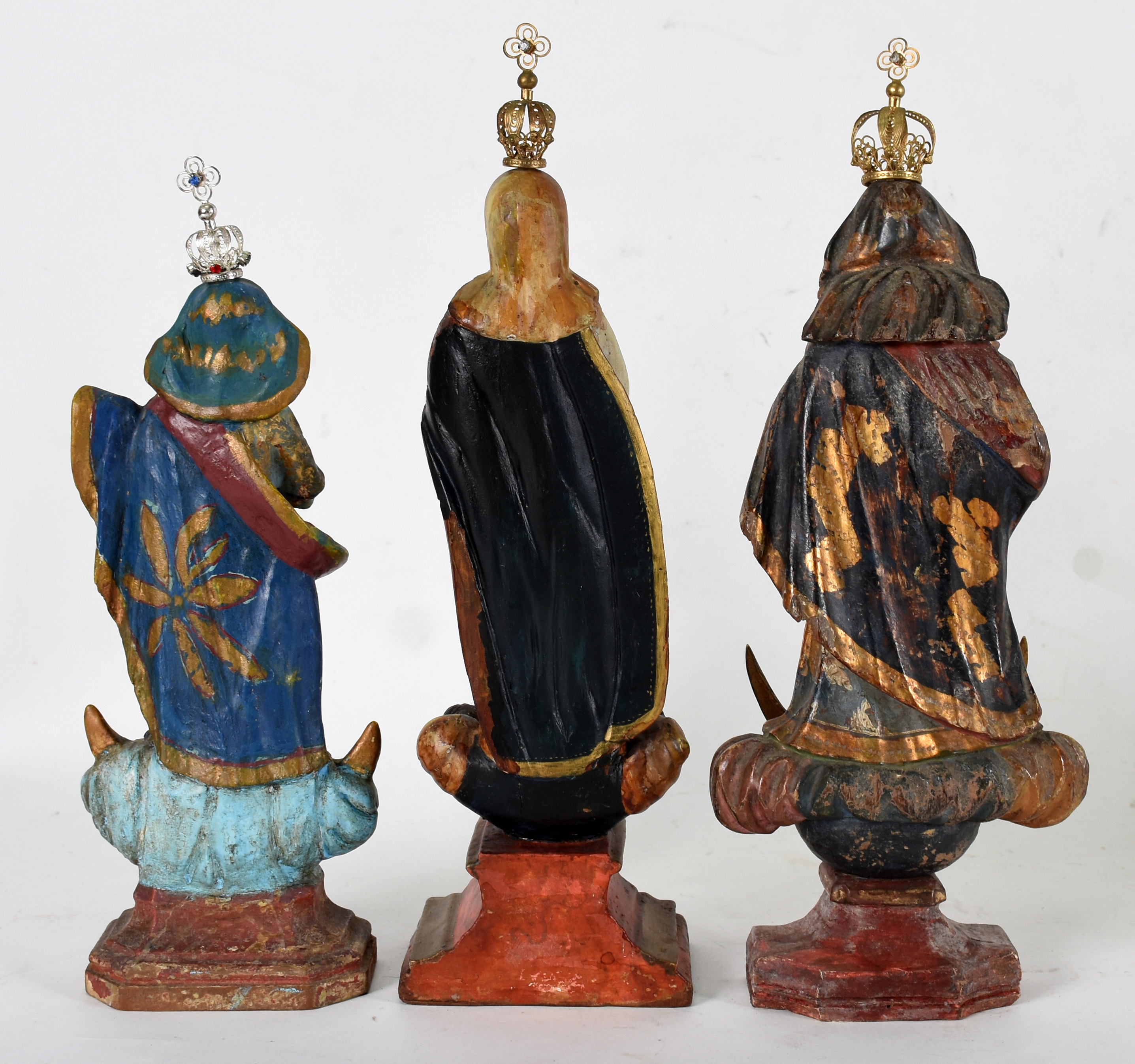 Três imagens de Nossa Senhora de madeira . - foto 3 de 4