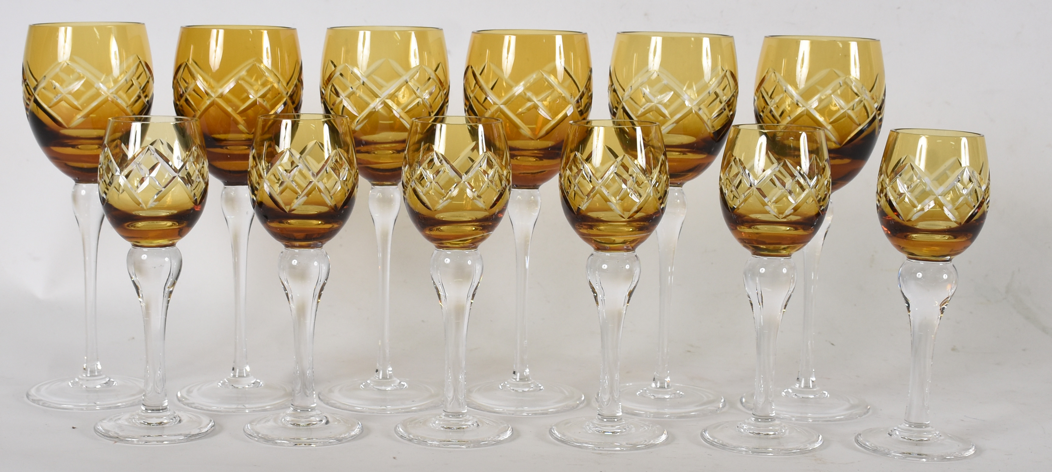 Doze cálices sendo 6 para vinho 6 para licor de cristal double âmbar. - foto 1 de 2