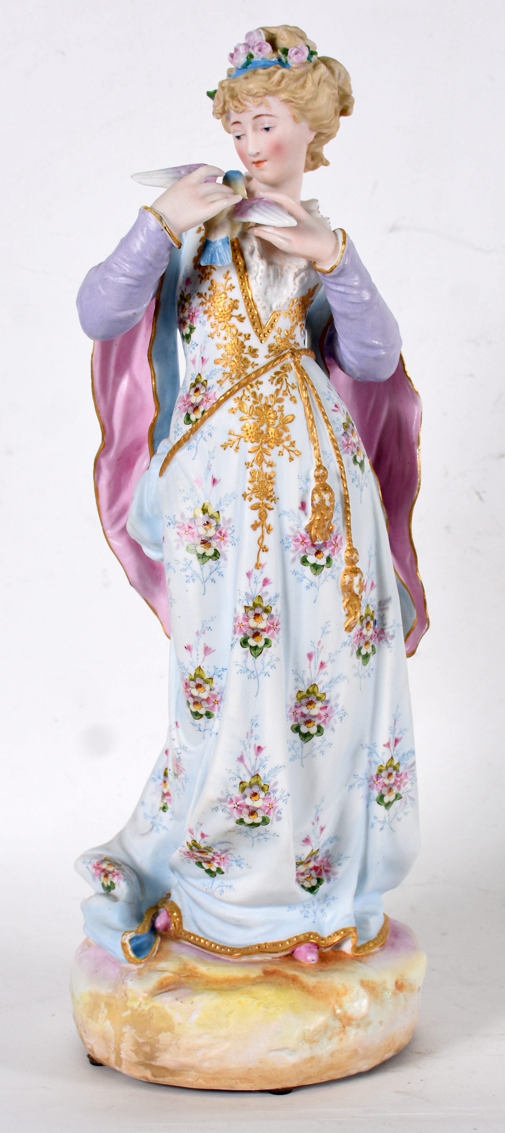 Escultura de porcelana europeia representando Jovem com pássaro... - foto 1 de 7