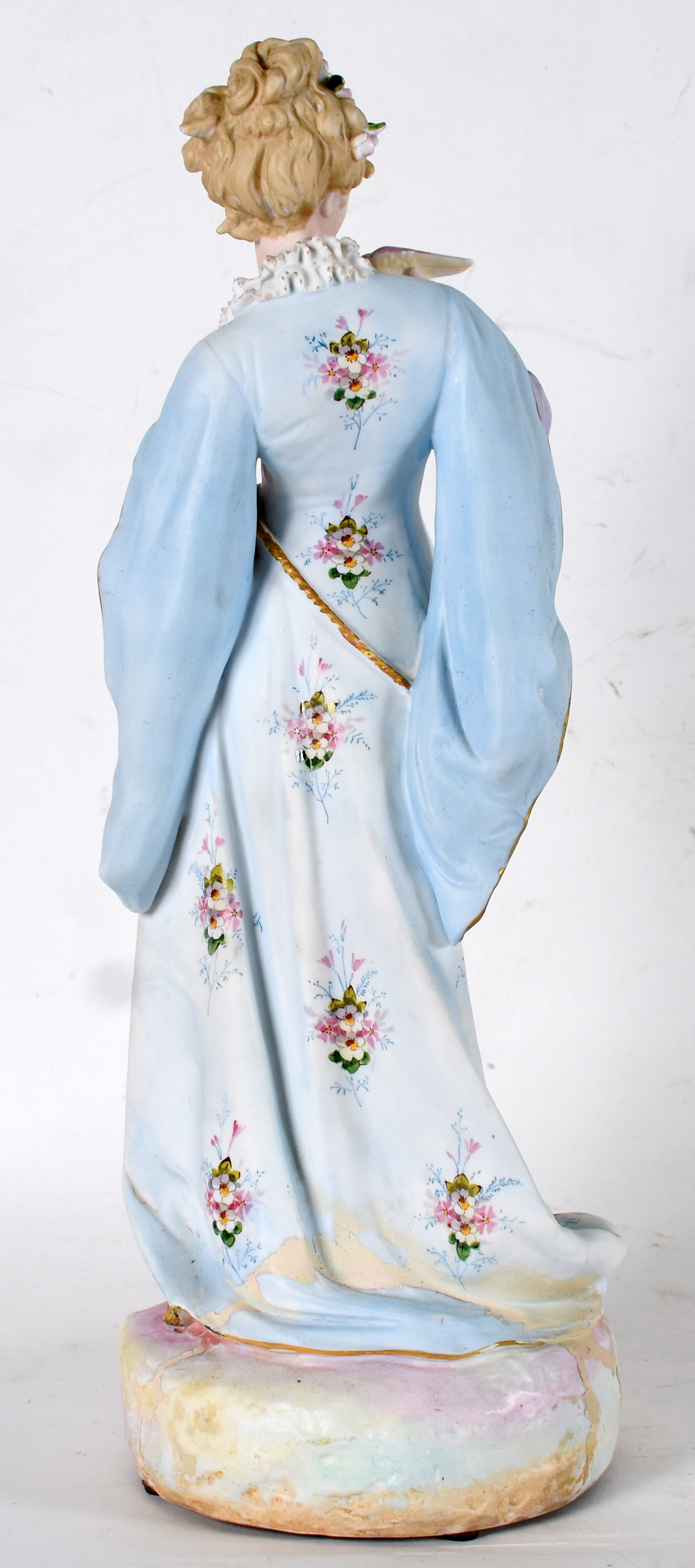 Escultura de porcelana europeia representando Jovem com pássaro... - foto 5 de 7