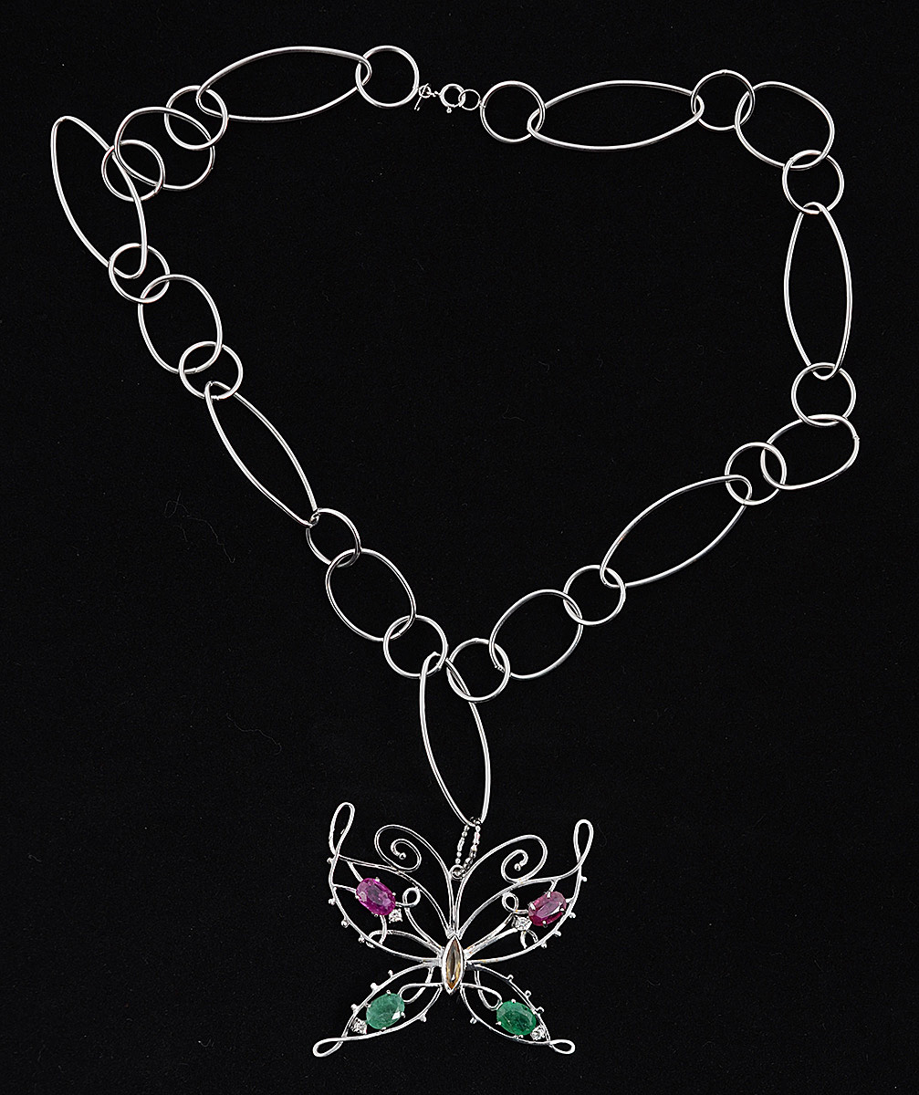 Colar de ouro branco com elos e pendente em forma de borboleta, com... - foto 2 de 2